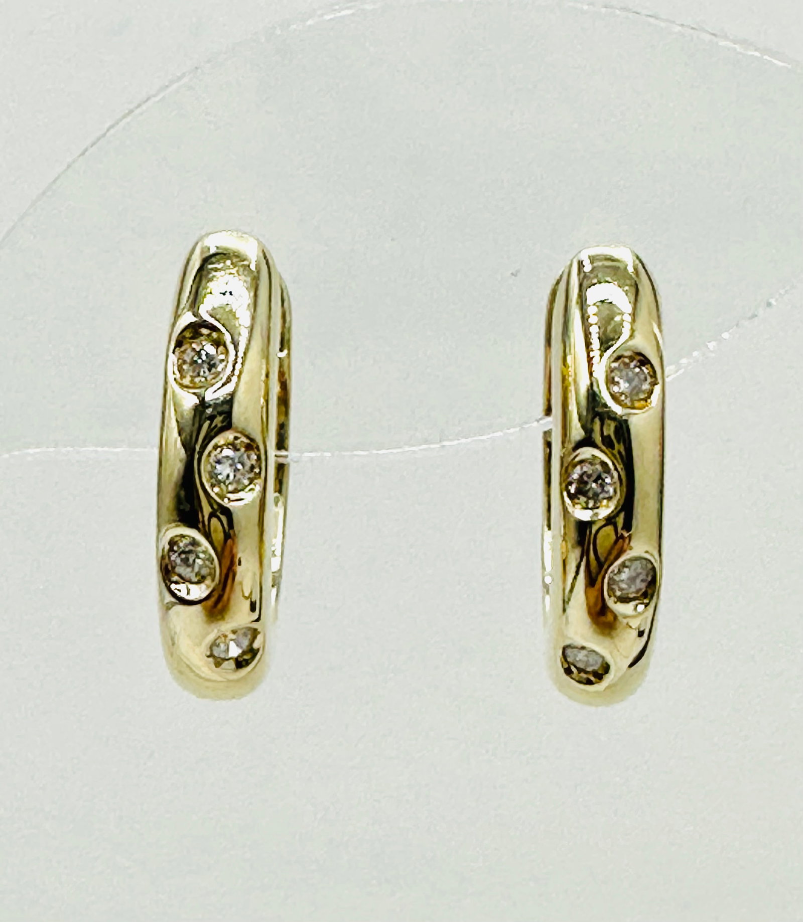 Pair of Natural Diamond Oval Huggies Earrings, 14KT Yellow Gold # 2647: # 2647 Pair of Natural Diamond Oval Huggies Earrings, 14KT Yellow Gold 8 pieces diamond 0.15 carat(t.w.) Earrings Weight: 3.60 grams(t.w.) Hinge hook closure Earrings Size: 9.5 mm X 3.5 mm
