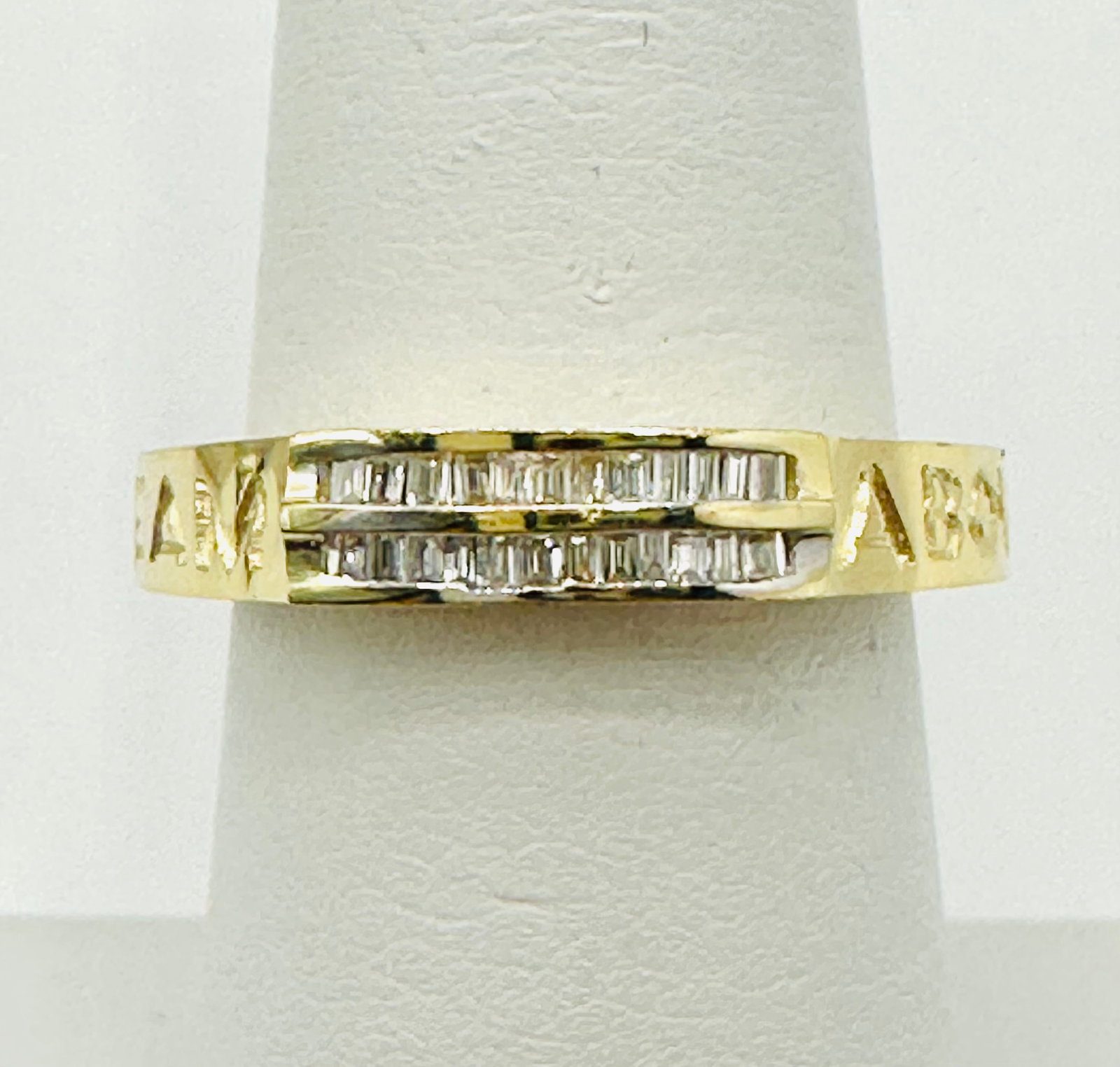 Natural Diamond â€œDream about Youâ€? Ring,14KT Yellow Gold # 2661: # 2661 Natural Diamond â€œDream about Youâ€? Ring,14KT Yellow Gold Baguettes diamond 0.20 carat(t.w.) Ring Weight: 4.30 grams(t.w.) Ring Size: 6.5