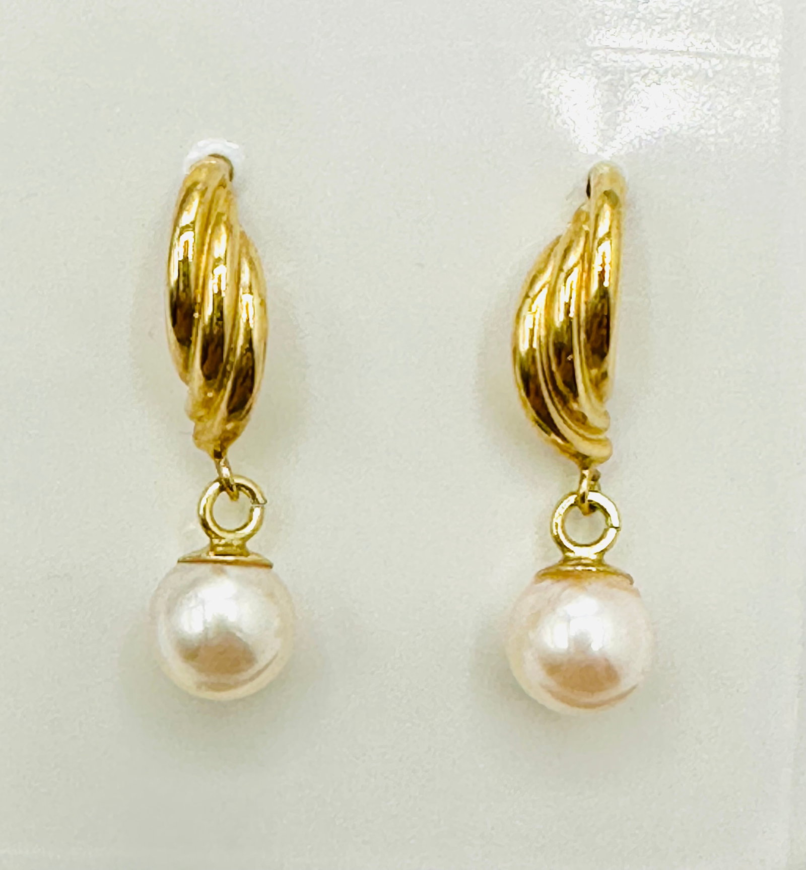 Pair of Pearl Earrings, 14KT Yellow Gold # 2677: # 2677 Pair of Pearl Earrings, 14KT Yellow Gold 2 pieces 6 mm freshwater pearl Weight: 1.50 grams(t.w.) Size: 22 mm X 6 mm