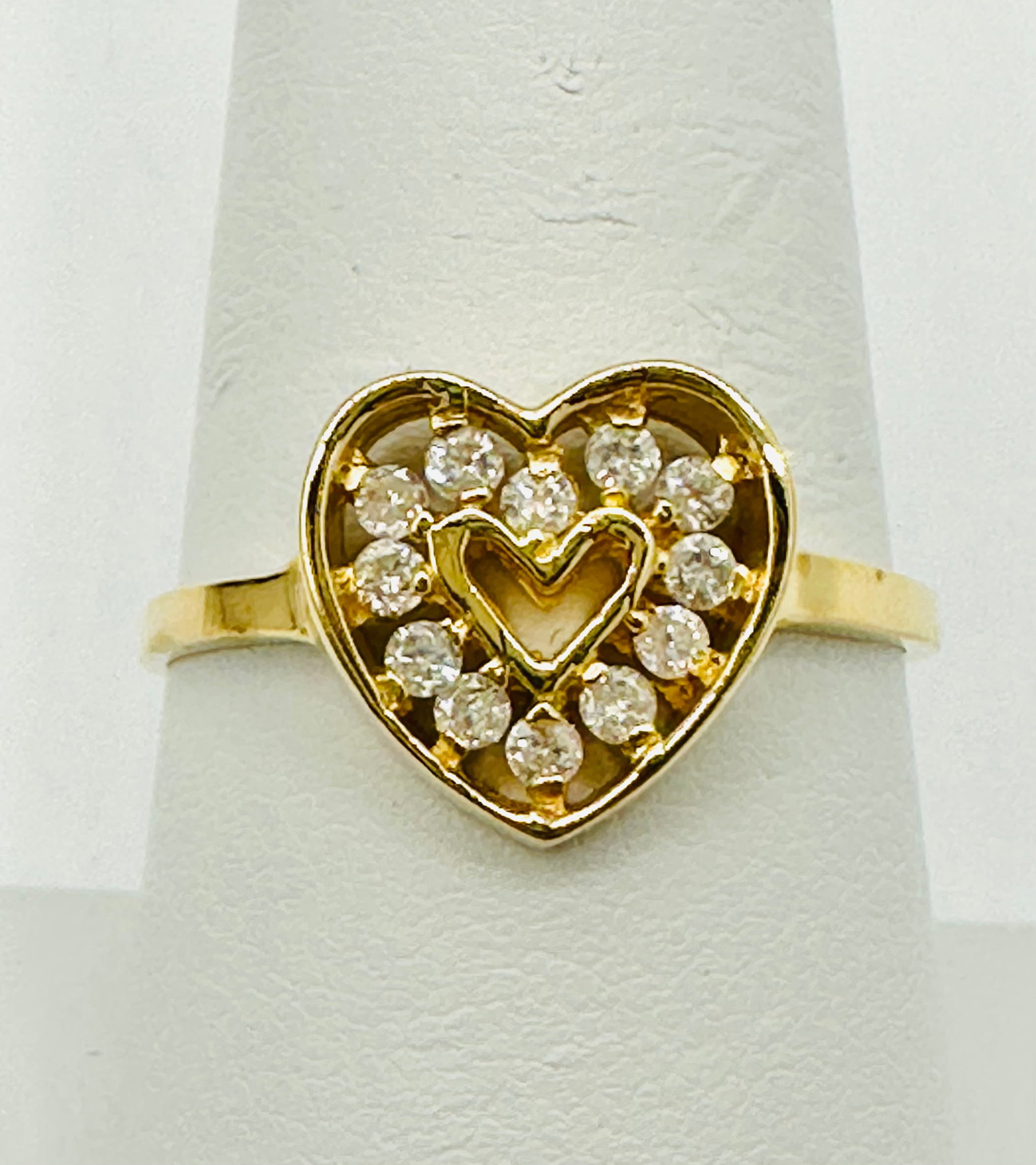 Natural Diamond Heart Ring,14KT Yellow Gold # 2694: # 2694 Natural Diamond Heart Ring,14KT Yellow Gold 12 pieces diamond 0.25 carat(t.w.) Ring Weight: 2.30 grams(t.w.) Ring Size: 8.5