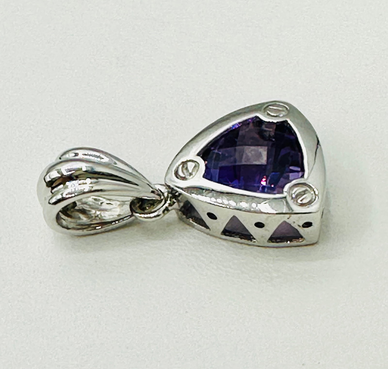 14KT White Gold, Amethyst Pendant # 2703: # 2703 14KT White Gold, Amethyst Pendant 1 piece amethyst Pendant Weight: 1.50 grams (t.w.) Pendant size: 19 mm X 10 mm