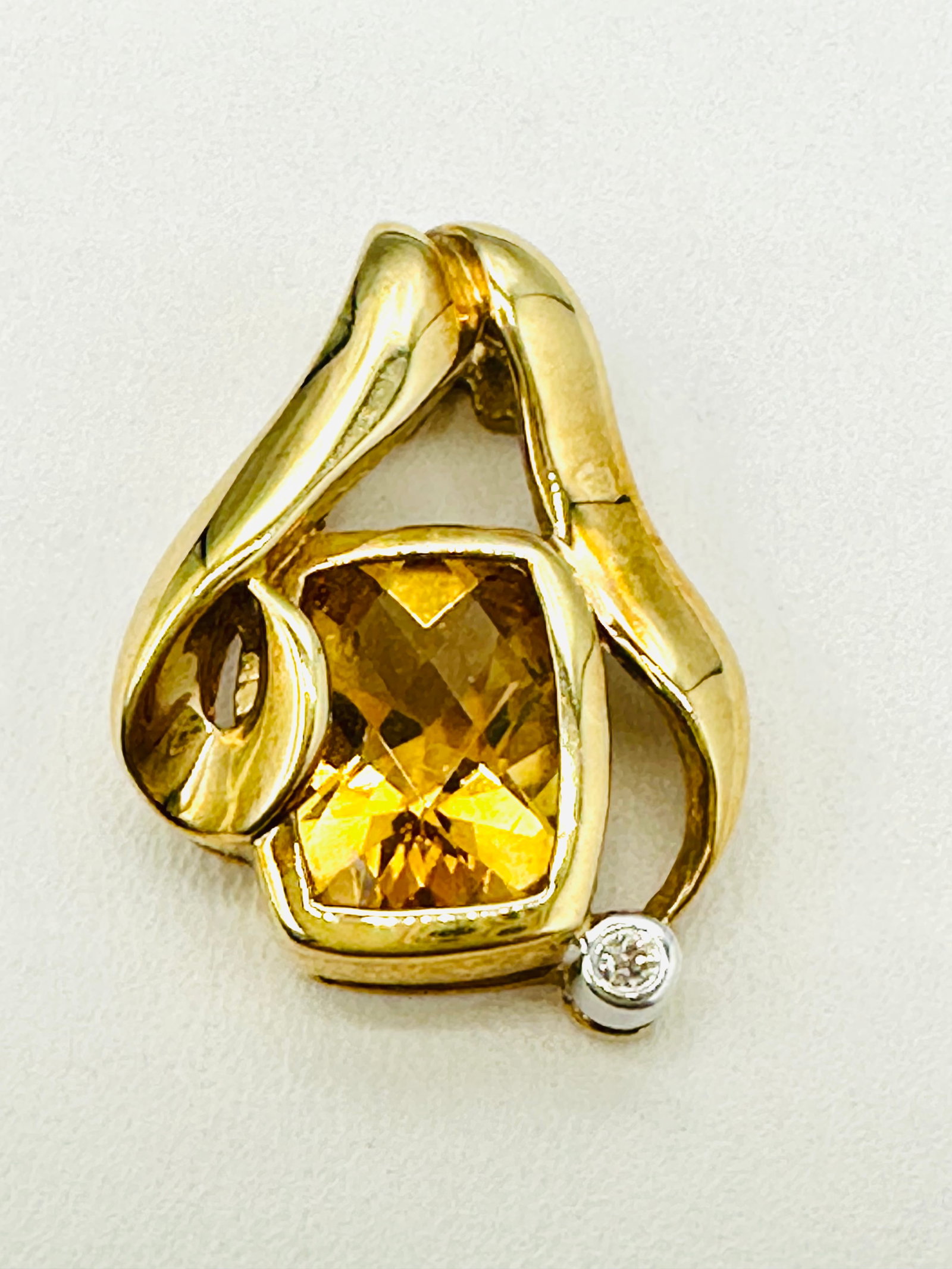 14KT Yellow Gold, Natural Diamond and Yellow Topaz Pendant # 2714: # 2714 14KT Yellow Gold, Natural Diamond and Yellow Topaz Pendant 1 piece diamond 1 piece yellow topaz Pendant Weight: 2.50 grams (t.w.) Pendant size: 19.5 mm X 14.5 mm