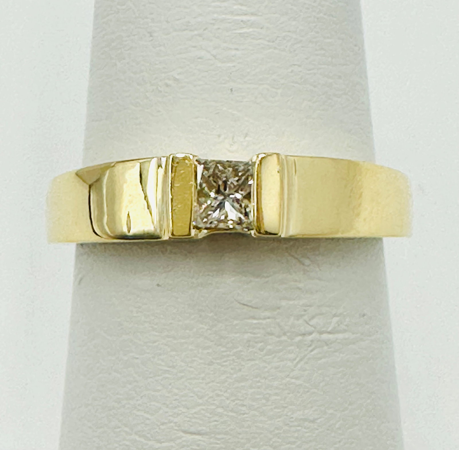 Natural Diamond Ring,14KT Yellow Gold # 2721: # 2721 Natural Diamond Ring,14KT Yellow Gold 1 piece princess diamond 0.19 carat Ring Weight: 3.80 grams(t.w.) Ring Size: 6.25