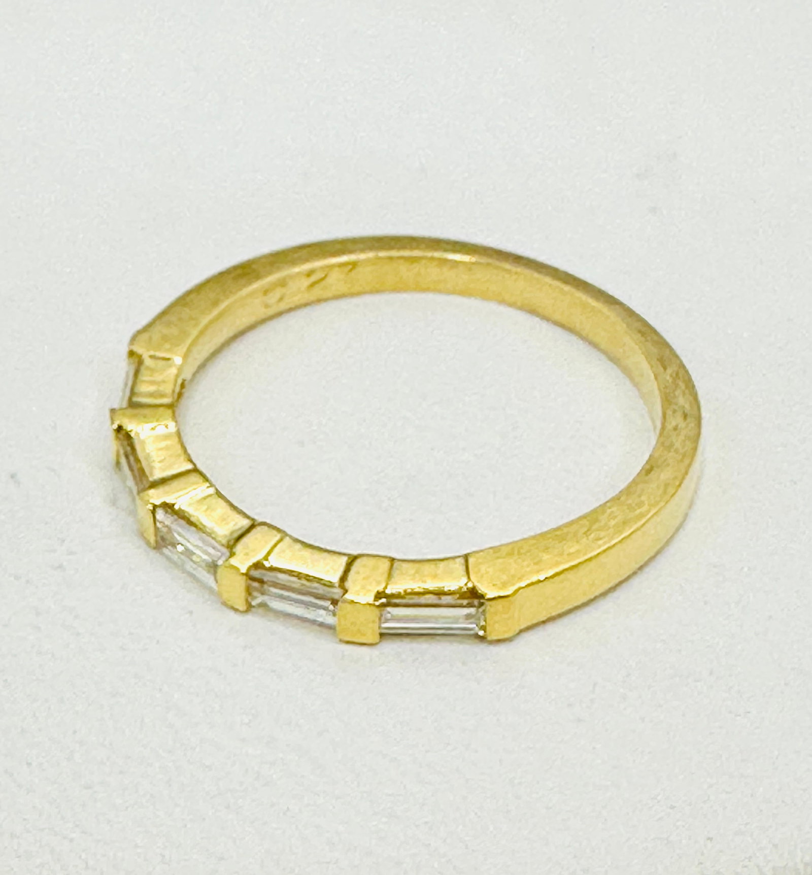 Natural Diamond Ring,18KT Yellow Gold # 2722: # 2722 Natural Diamond Ring,18KT Yellow Gold 5 pieces baguette diamond 0.27 carat(t.w.) Ring Weight: 2.80 grams(t.w.) Ring Size: 7.25