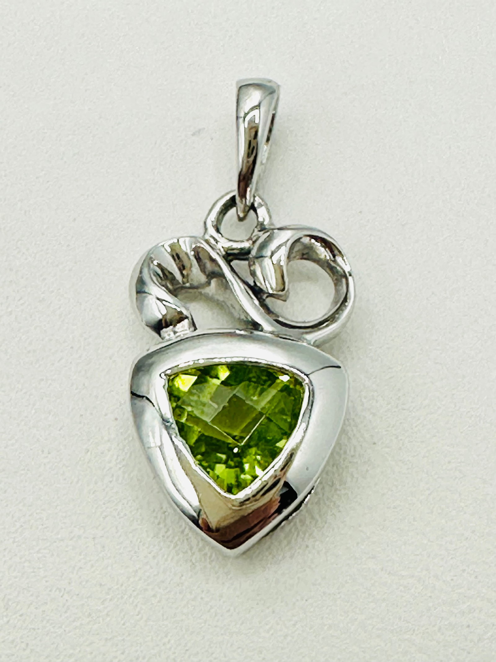 14KT White Gold Peridot Pendant # 2750: # 2750 14KT White Gold Peridot Pendant 1 piece peridot Pendant Weight: 1.80 grams (t.w.) Pendant size: 22 mm X 10 mm