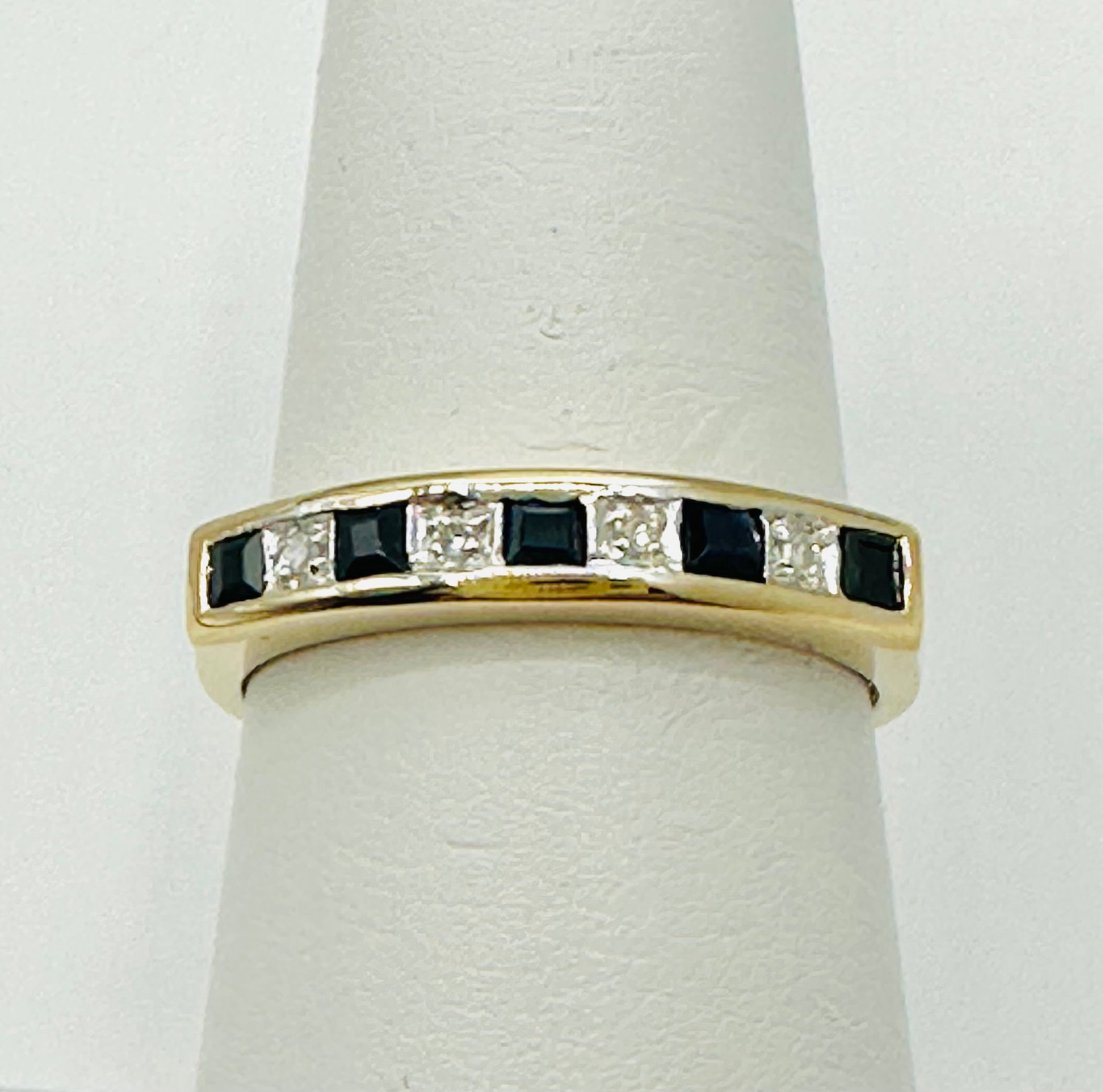 Natural Sapphire and Diamond Ring,14KT Yellow Gold # 2758: # 2758 Natural Sapphire and Diamond Ring,14KT Yellow Gold 4 pieces diamond 0.02 carat( t.w.) 5 pieces princess sapphire 0.25 carats( t.w.) Ring Weight: 2.80 grams(t.w.) Ring Size: 7.25