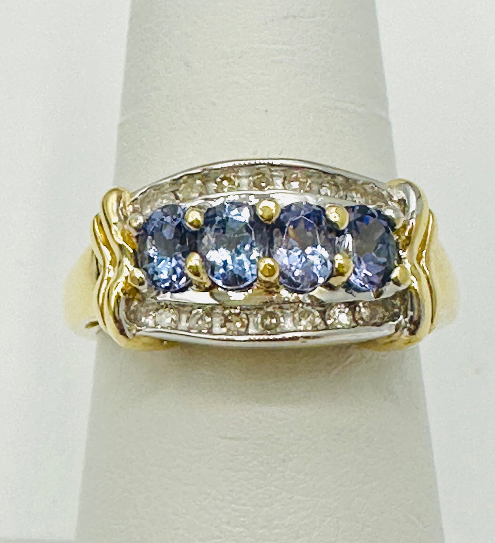 Natural Diamond and Tanzanite Ring,14KT Yellow Gold # 2764: # 2764 Natural Diamond and Tanzanite Ring,14KT Yellow Gold 14 pieces diamond 0.26 carat( t.w.) 4 pieces tanzanite 0.80 carat ( t .w.) Ring Weight: 4.70 grams(t.w.) Ring Size: 7