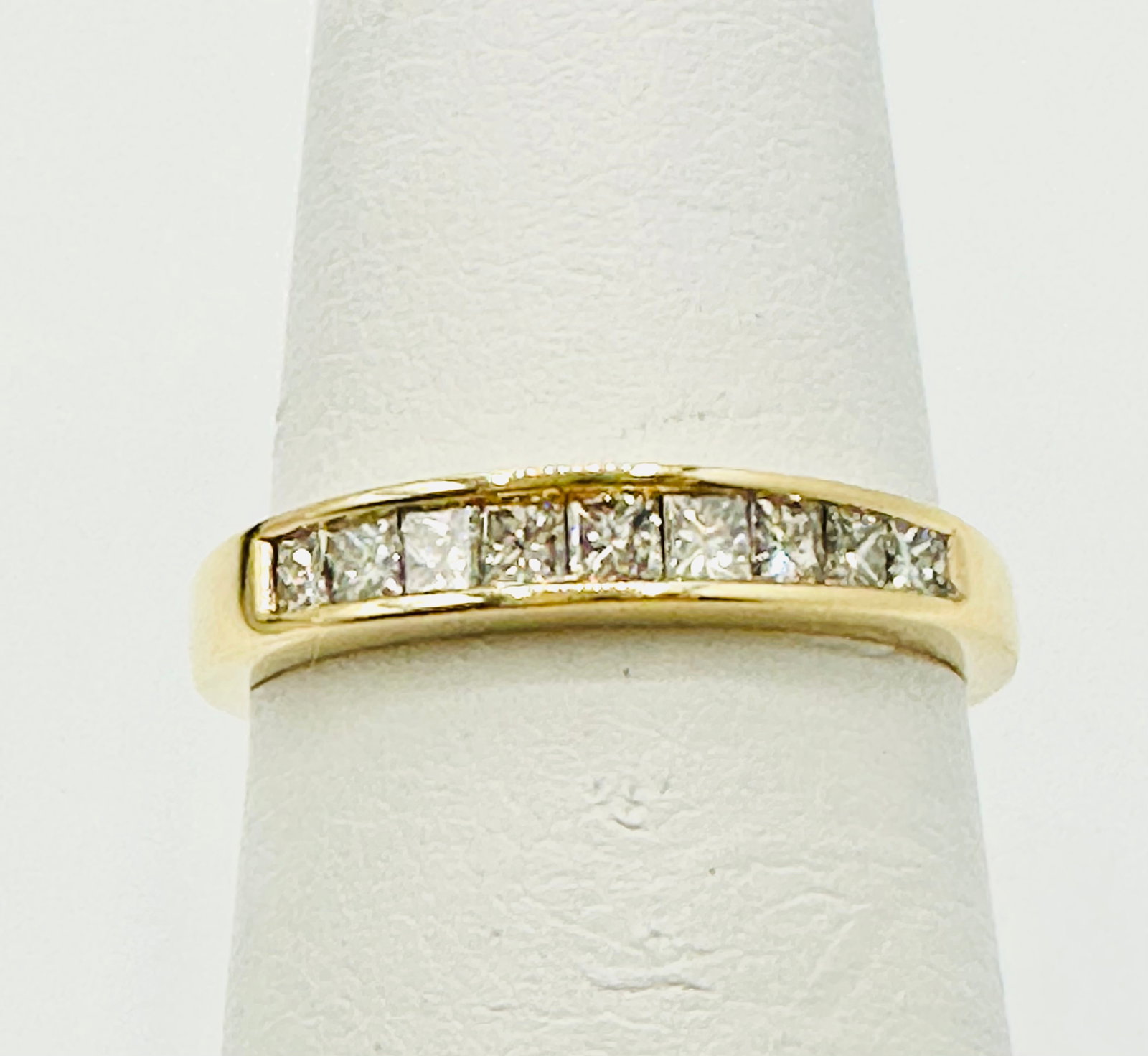 Natural Diamond Ring,14KT Yellow Gold # 2766: # 2766 Natural Diamond Ring,14KT Yellow Gold 9 pieces princess diamond 0.25 carat( t.w.) Ring Weight: 1.50 grams(t.w.) Ring Size: 4
