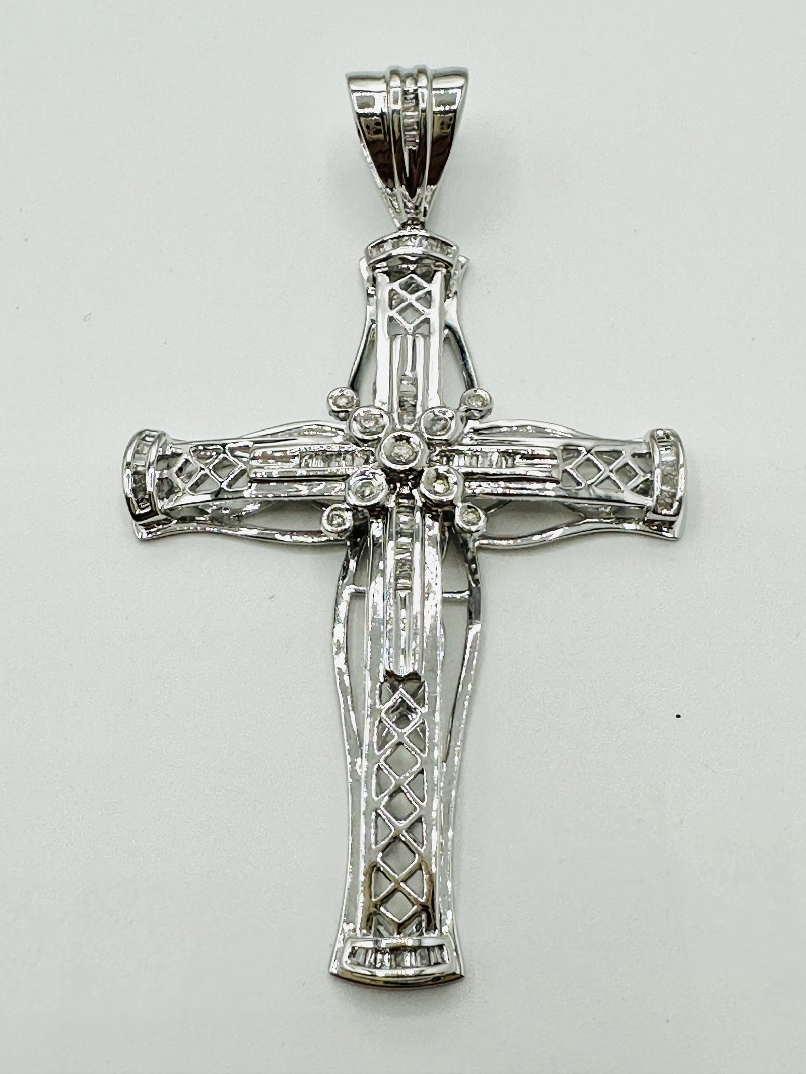 14KT White Gold, Natural Diamond Cross Pendant # 2770: # 2770 14KT White Gold, Natural Diamond Cross Pendant Round and baguette diamond 0.55 carat(t.w.) Pendant Weight: 10.30 grams (t.w.) Pendant size: 69 mm X 40 mm