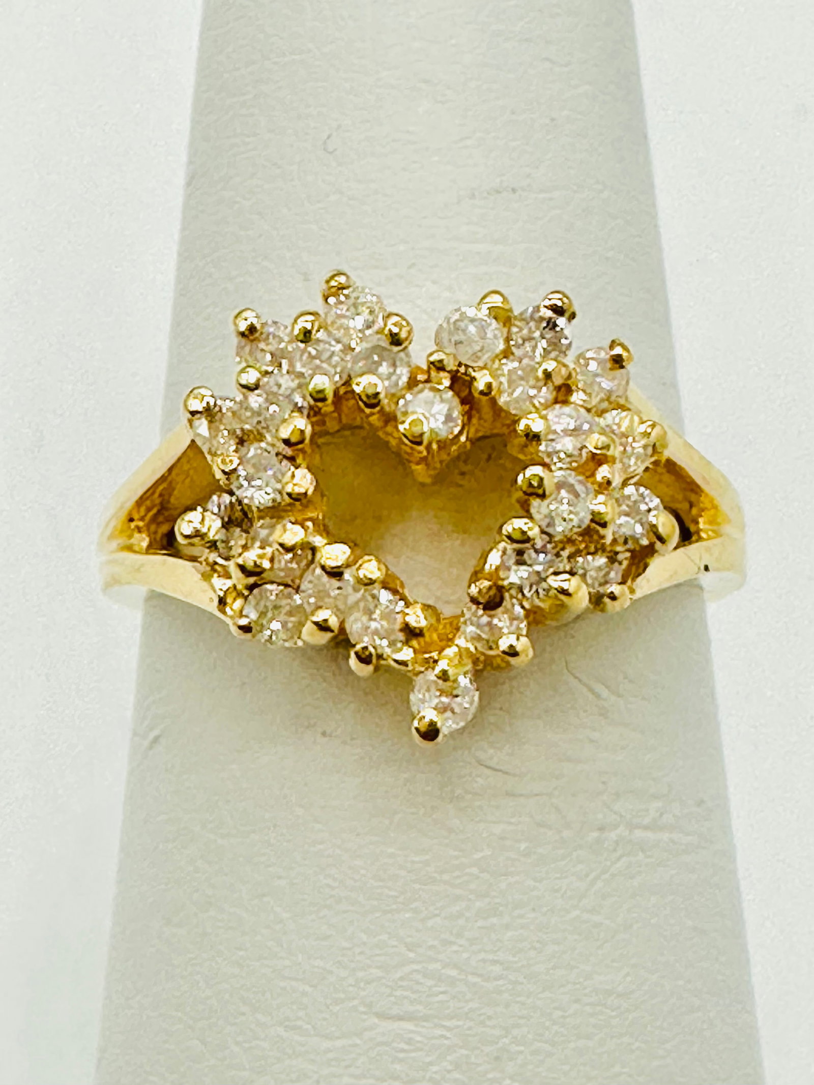 Natural Diamond Heart Ring,14KT Yellow Gold # 2785: # 2785 Natural Diamond Heart Ring,14KT Yellow Gold 25 pieces diamond 0.65 carat( t.w.) Ring Weight: 3.60 grams(t.w.) Ring Size: 5.25