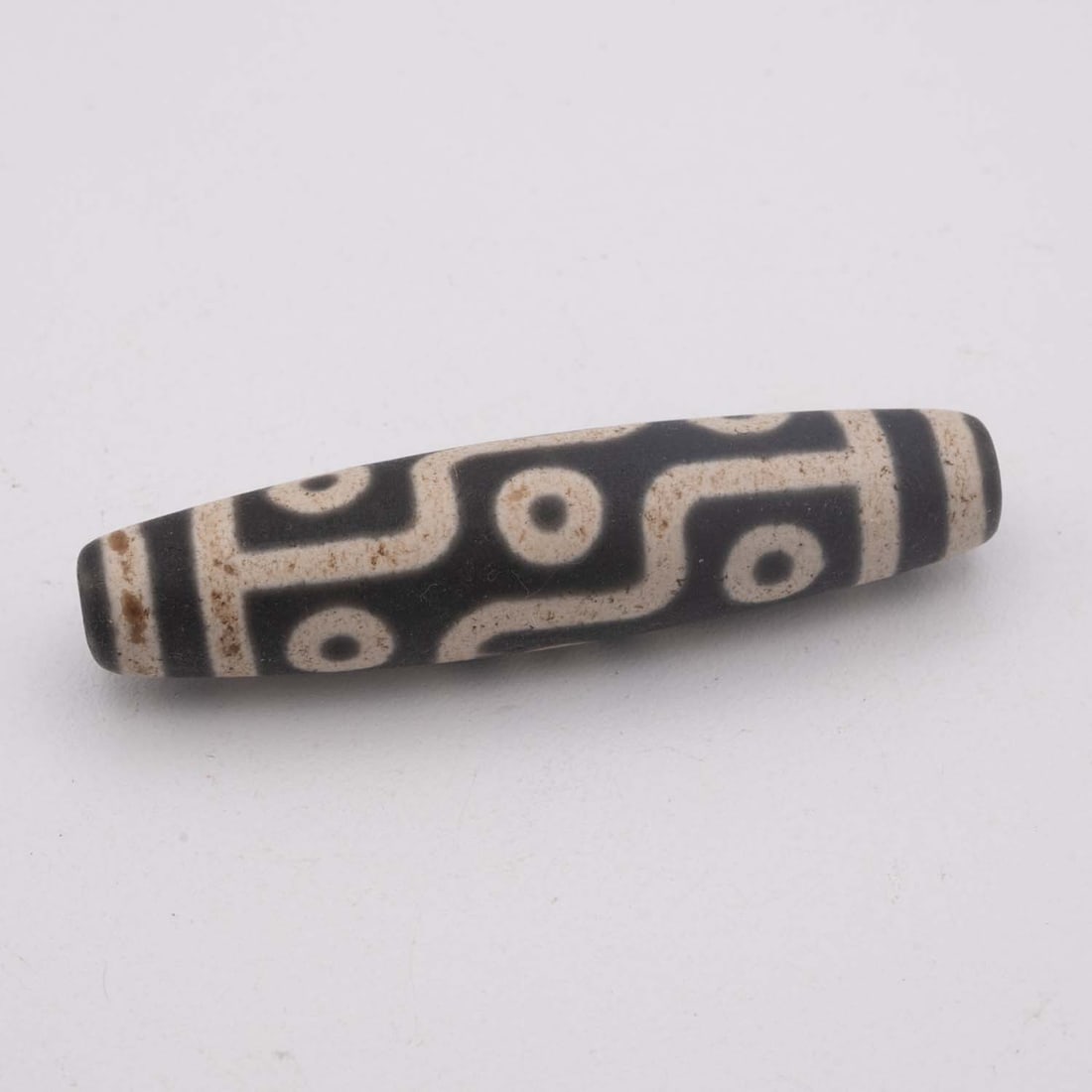 Vintage Chinese Tibetan Agate Barrel Dzi Bead: Medium: Agate Size: 2.4x0.6 inches Age/Detail: Vintage Chinese Tibetan Condition: great overall, check photo for condition reference. Provenance: Please view all the photos as they are part of the con