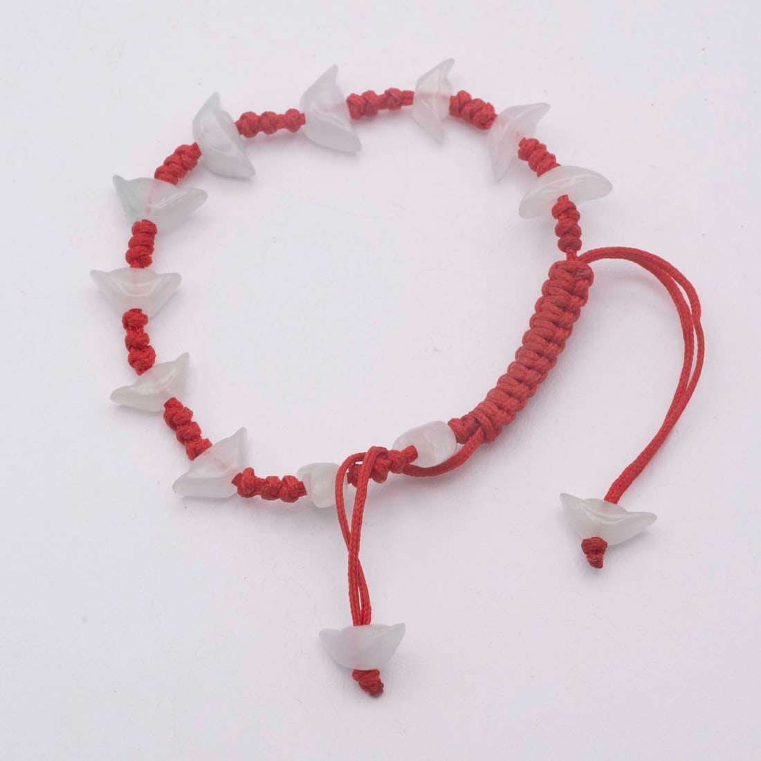 Vintage Chinese Carved White Jade Red Band Bracelet: Medium: White Jade Size: 2--3.3 inches Age/Detail: Vintage Chinese Carved Condition: Great overall, check photo for reference Provenance: Collection from Estate in Jamaica Please view all the photos a