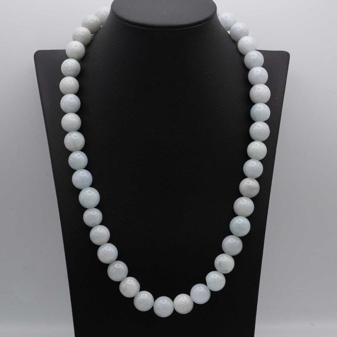 Natural White Jadeite Bead Necklace: Medium: White Jadeite Size: 20 inches Age/Detail: Natural Condition: great overall, check photo for condition reference. Provenance: Collection from Estate in Williamsburg Please view all the photos a