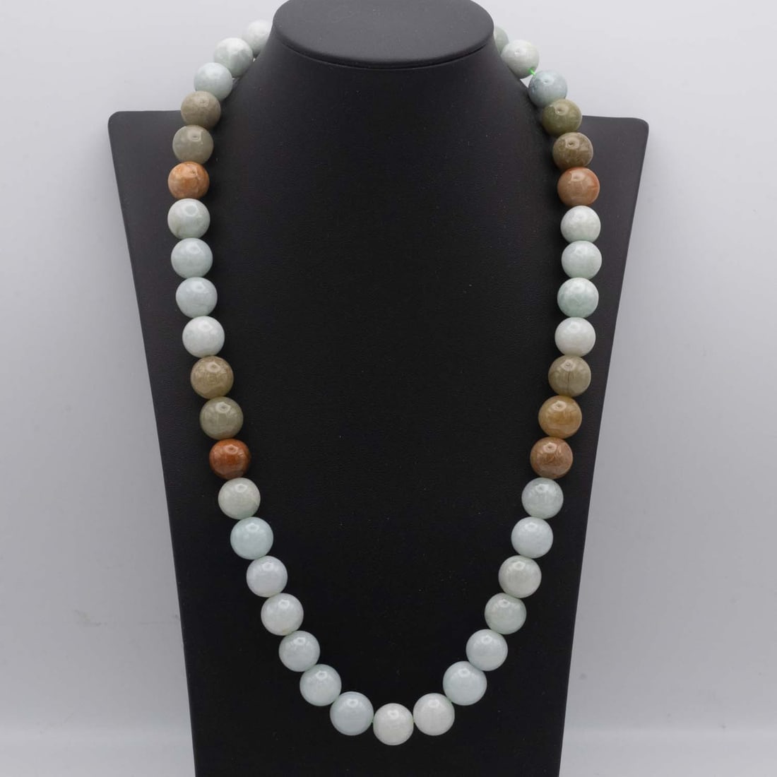 Chinese Natural Jadeite Bead Necklace: Medium: Natural Jadeite Size: 22 inches Age/Detail: Chinese Condition: great overall, check photo for condition reference. Provenance: Collection from Estate in Tribecca Please view all the photos as 