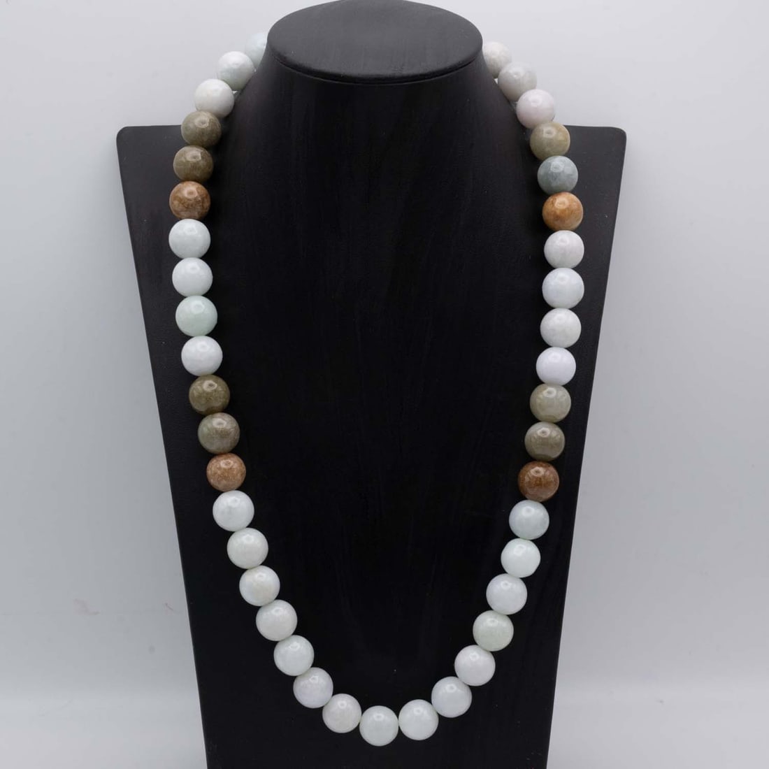 Chinese Natural Jadeite Bead Necklace: Medium: Natural Jadeite Size: 22 inches Age/Detail: Chinese Condition: great overall, check photo for condition reference. Provenance: Collection from Estate in Tribecca Please view all the photos as 