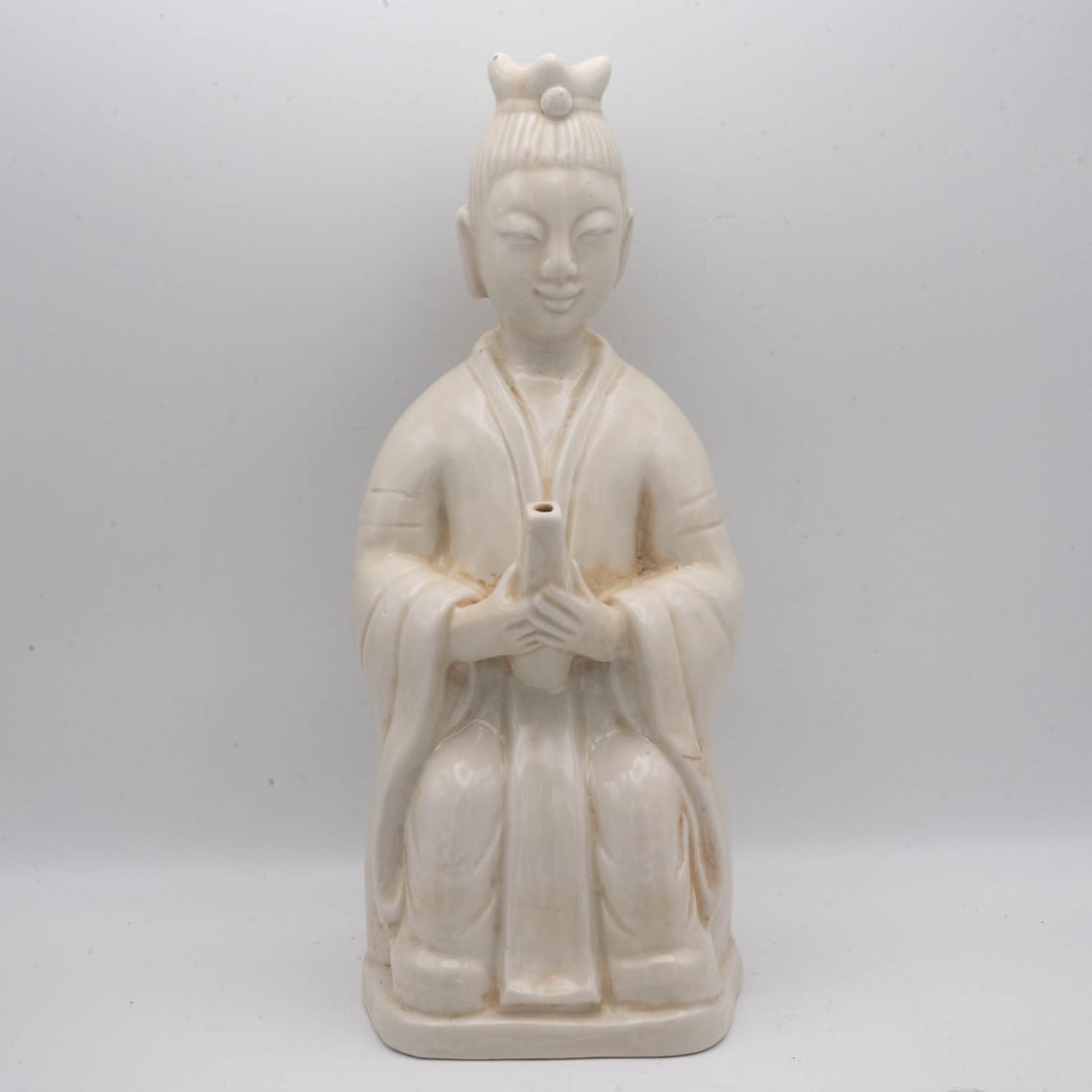 Old Chinese Blanc De Chine White Porcelain Court Servant Pot: Medium: Blanc De Chine White Porcelain Size: 11x5.5x4.5 inches Age/Detail: Old Chinese Condition: great overall, check photo for condition reference. Provenance: Collection from Estate in Tribecca Ple