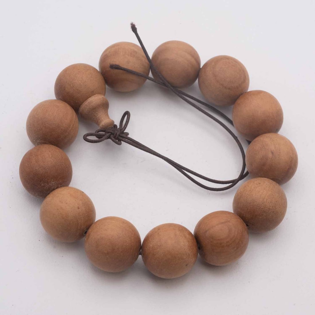 Chinese Sandalwood Bead Bracelet: Medium: Sandalwood Size: 0.7x0.7 inches Age/Detail: Chinese Condition: great overall, check photo for condition reference. Provenance: Collection from Estate in Williamsburg Please view all the photos