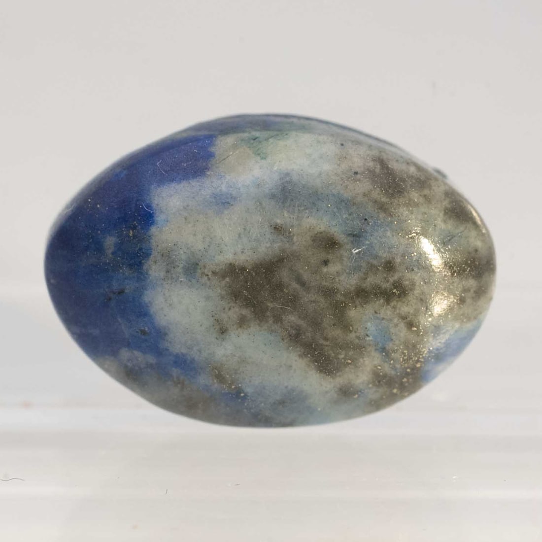 Natural Lapis lazuli Gem Stone: Medium: Lapis lazuli Size: 0.6x0.4x0.3 inches Age/Detail: Natural Condition: Great, check photo for condition reference Provenance: Collection from Estate in Tribecca Please view all the photos as the