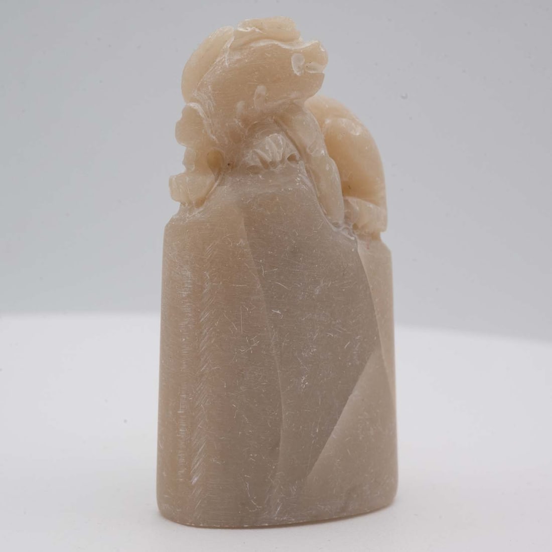 Old Chinese Carved Shoushan Stone Mythical Beast Stamp: Medium: Shoushan Stone Size: 2.3x1.2x0.7 inches Age/Detail: Old Chinese Carved Condition: great overall, check photo for condition reference Provenance: Collection from Estate in Tribecca Please view 