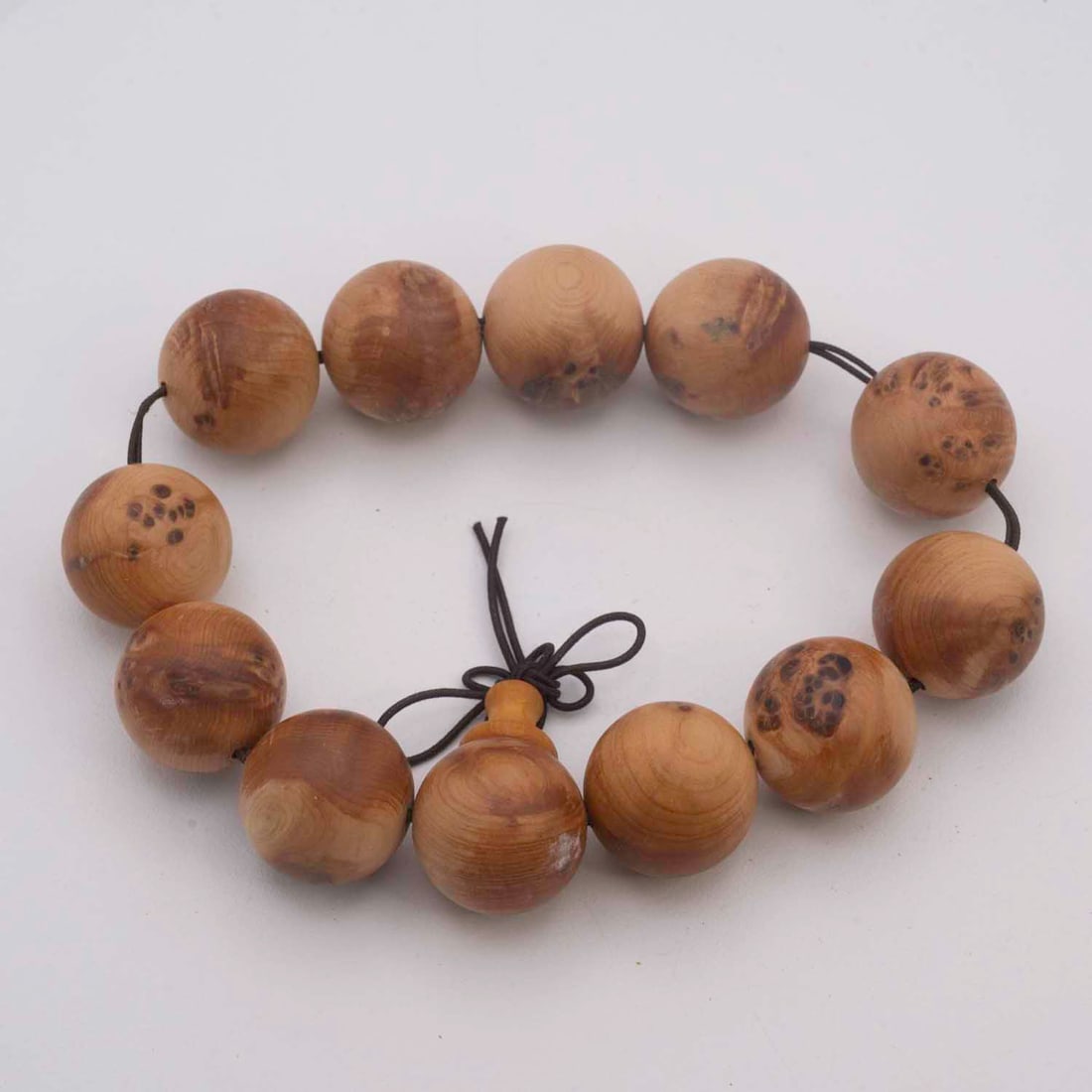 Old Chinese Thuja Wood Bead Bracelet (1 of 3)