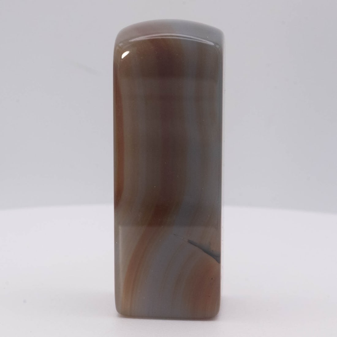 Old Chinese Banded Agate Stone Seal Blank Scholar's Chop: Medium: Banded Agate Stone Size: 1x1x2.5 inches Age/Detail: Old Chinese Condition: great overall, check photo for condition reference. Provenance: Please view all the photos as they are part of the co