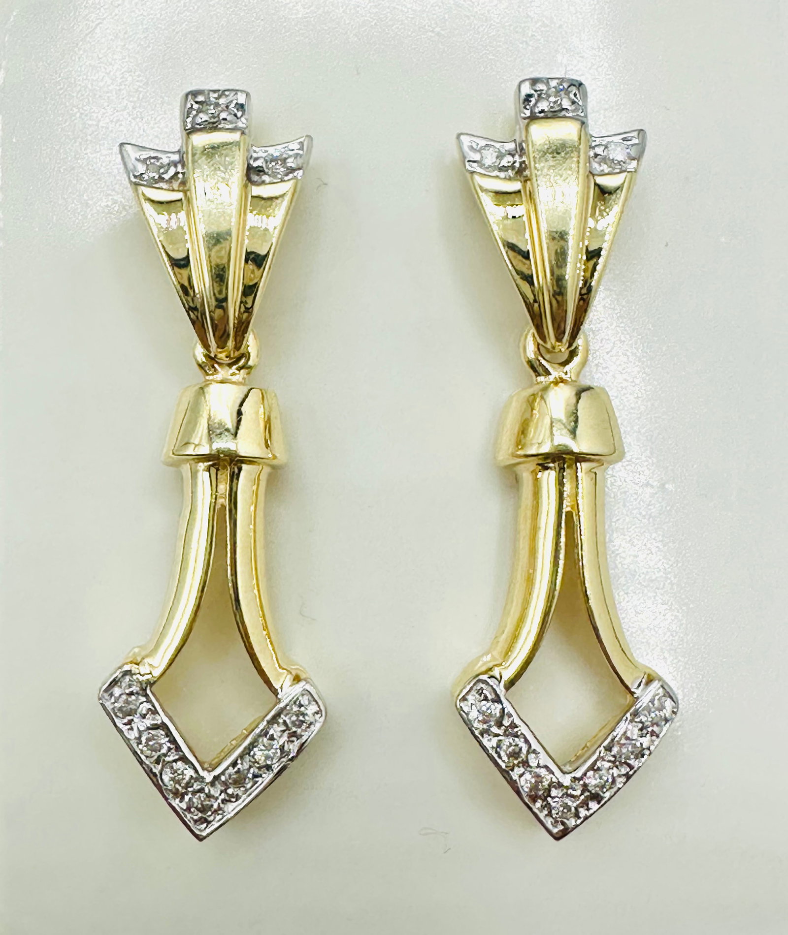 Pair of Natural Diamond Hanging Earrings, 14KT Yellow Gold # 2375: # 2375 Pair of Natural Diamond Hanging Earrings, 14KT Yellow Gold 20 pieces diamond 0.15 carat(t.w.) Push backs Earrings Weight: 5.20 grams Earrings Size: 32 mm X 9.50 mm