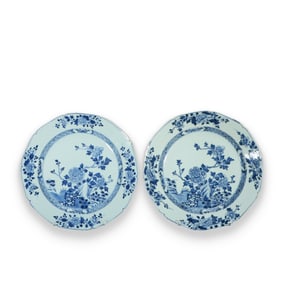 A pair of Chinese blue and white porcelain plates