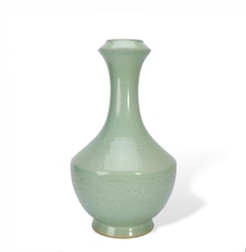 A Chinese porcelain vase