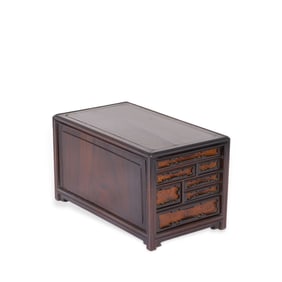 A Chinese rosewood box