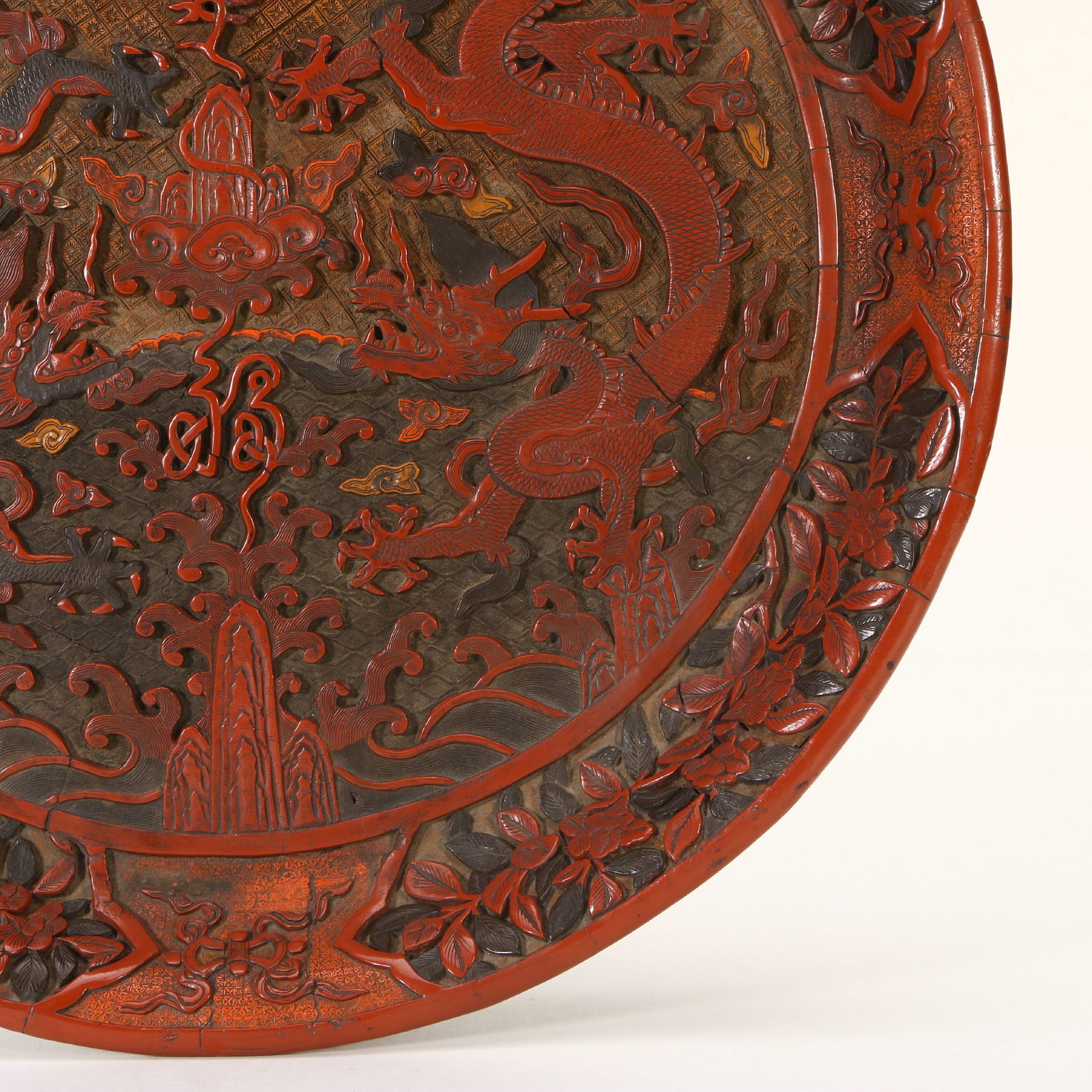 A crimson dragon-patterned plate - 4