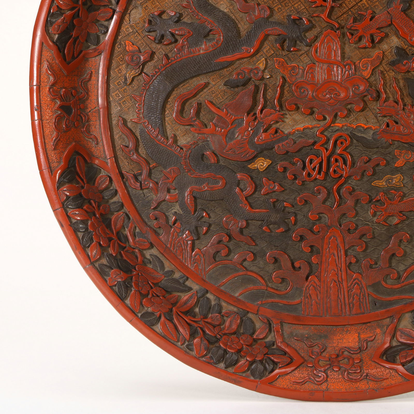 A crimson dragon-patterned plate - 5