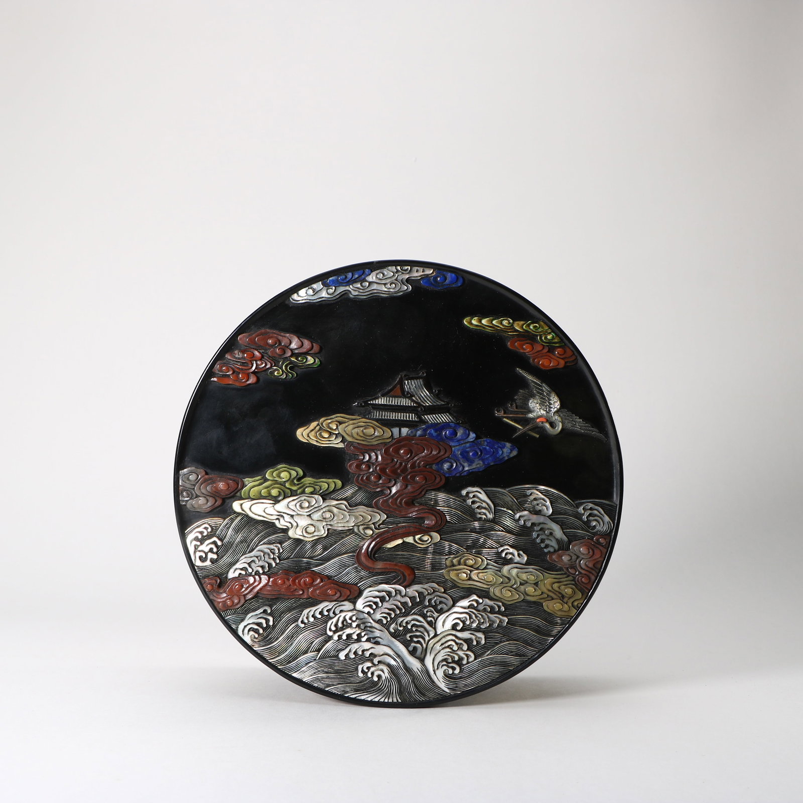 A lacquered treasure box - 3