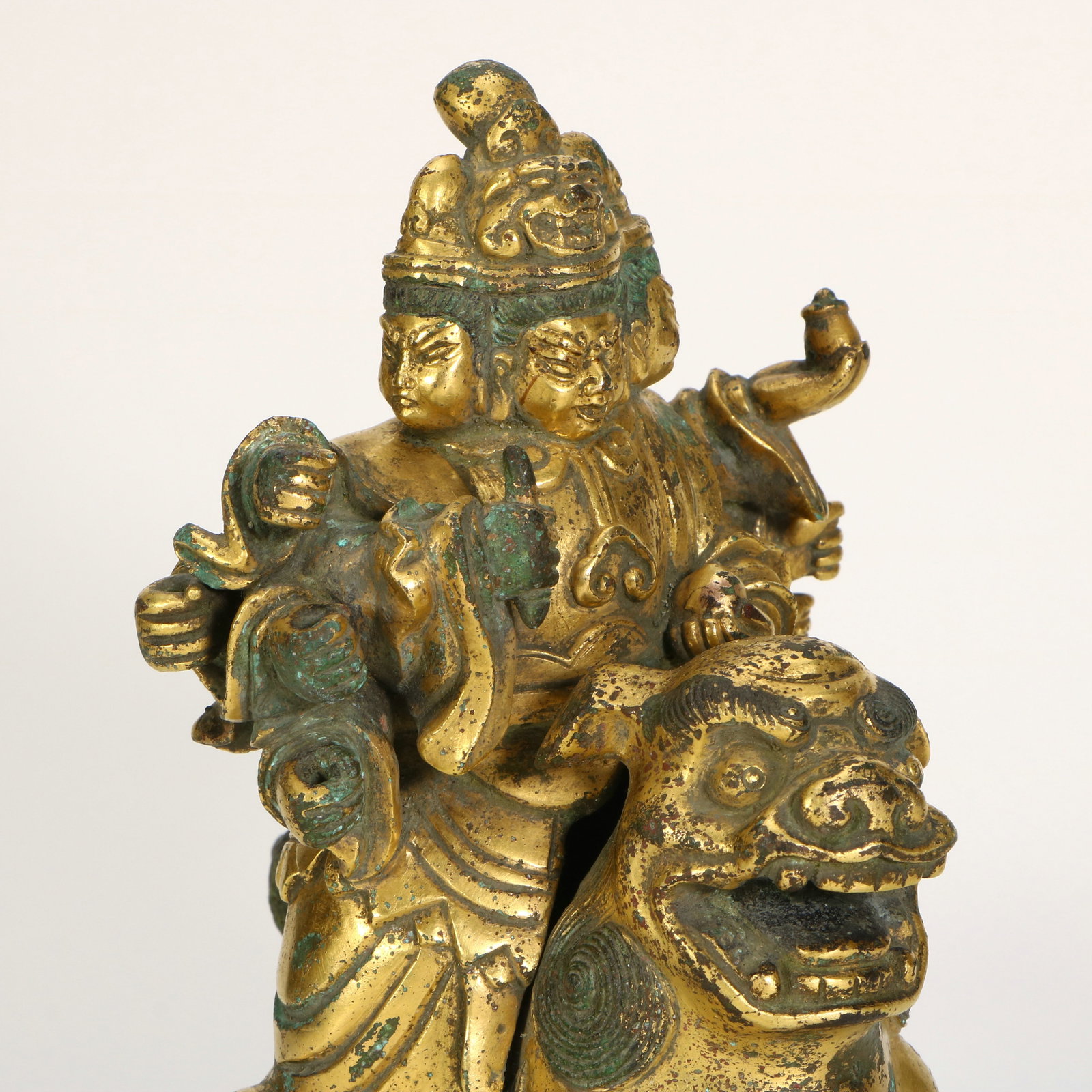 A gilt Buddha statue - 2
