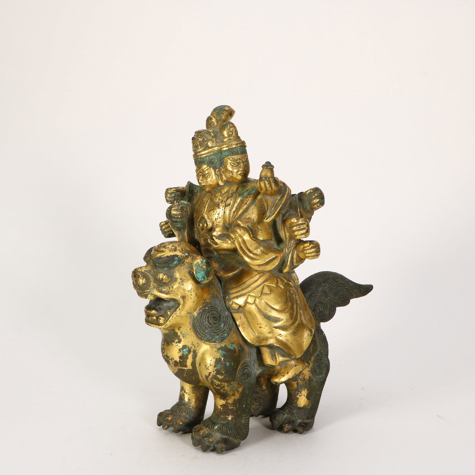 A gilt Buddha statue - 3