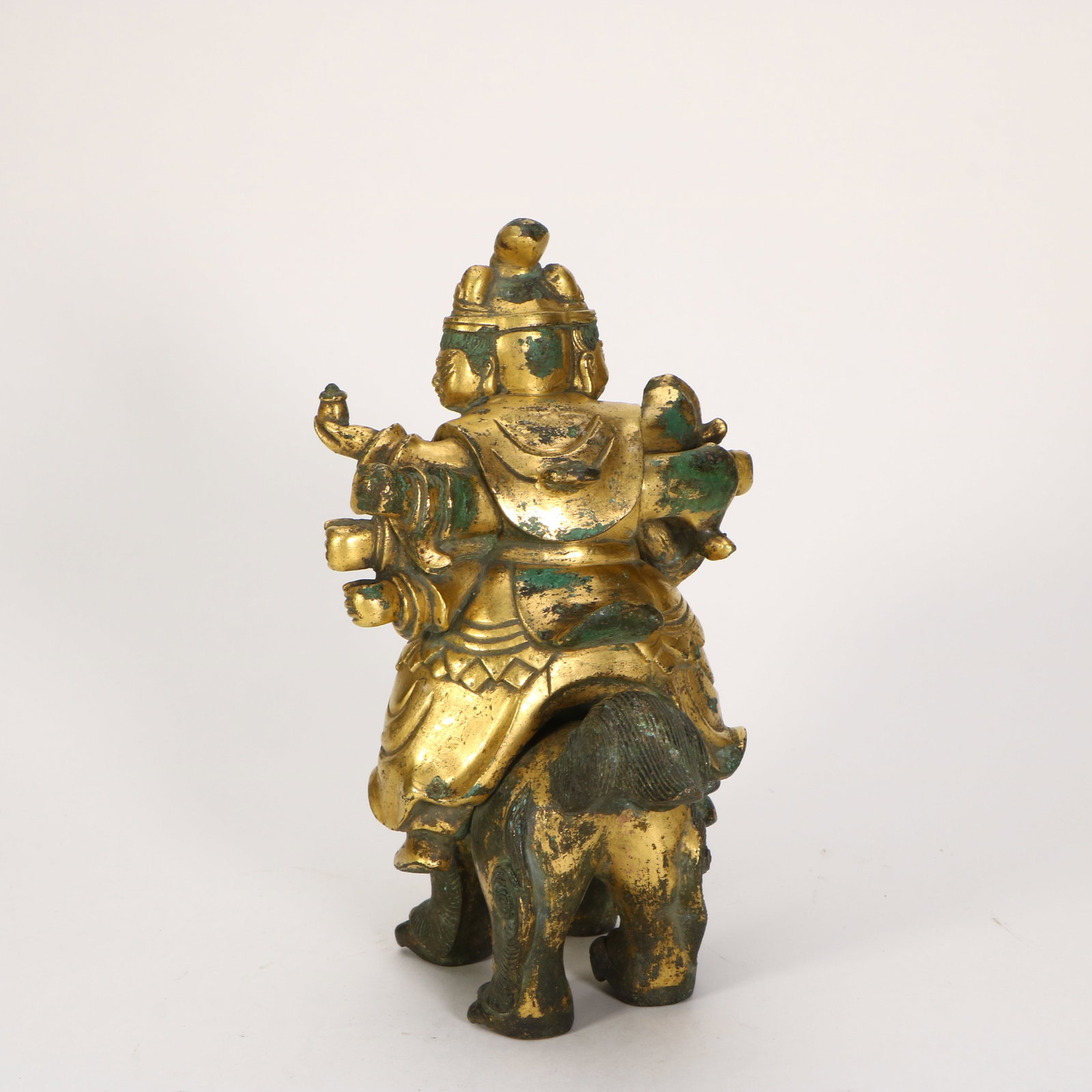 A gilt Buddha statue - 4