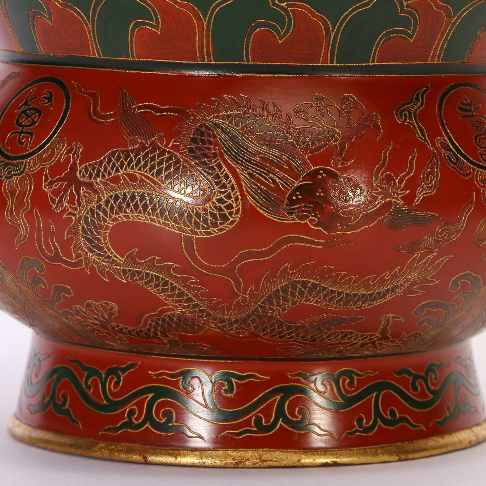 A Chinese lacquerware vase - 5