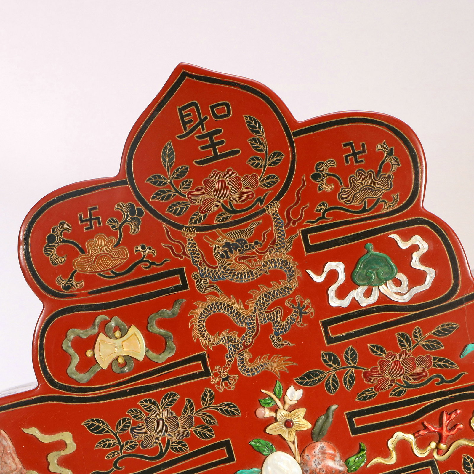 A Chinese lacquerware covered box - 2