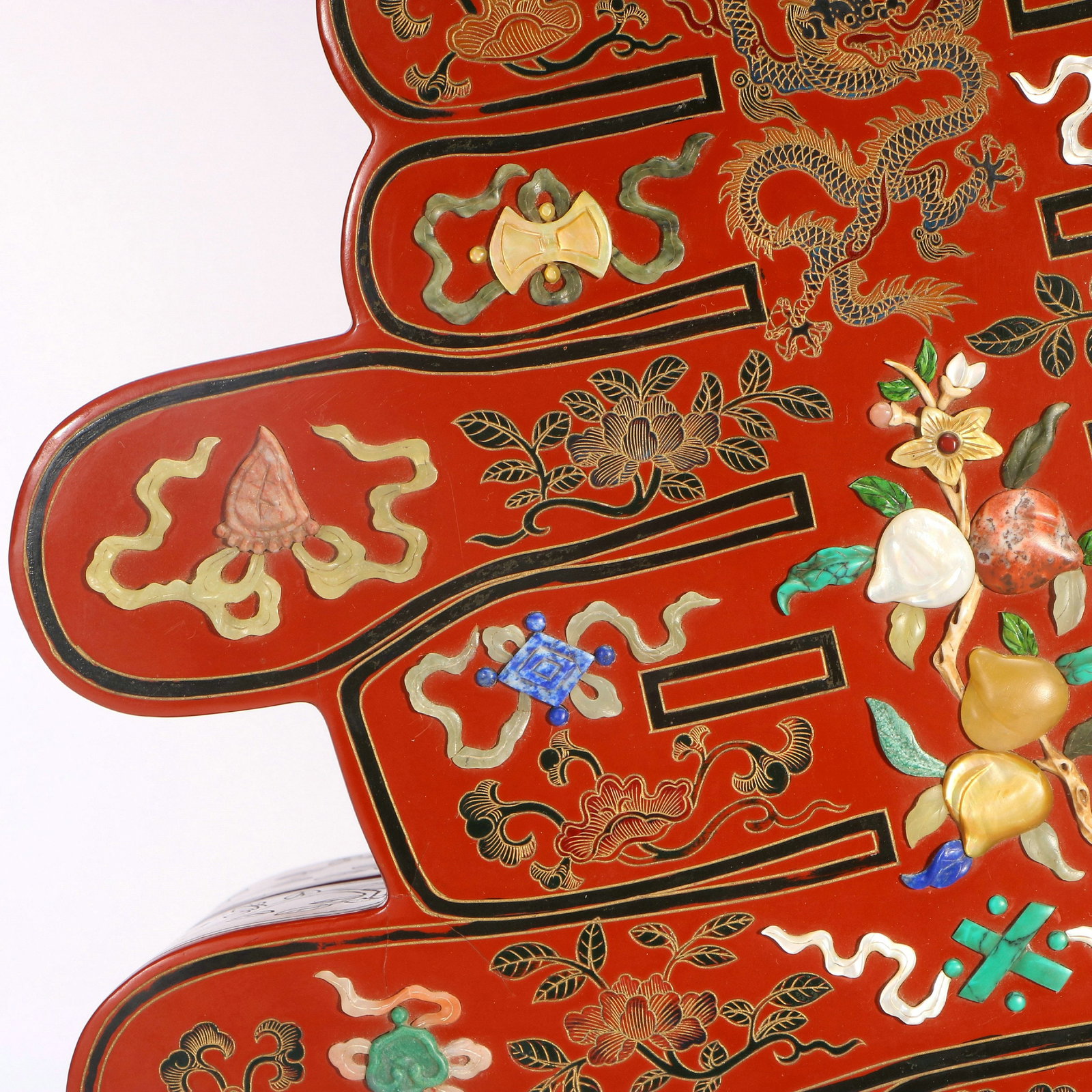 A Chinese lacquerware covered box - 3