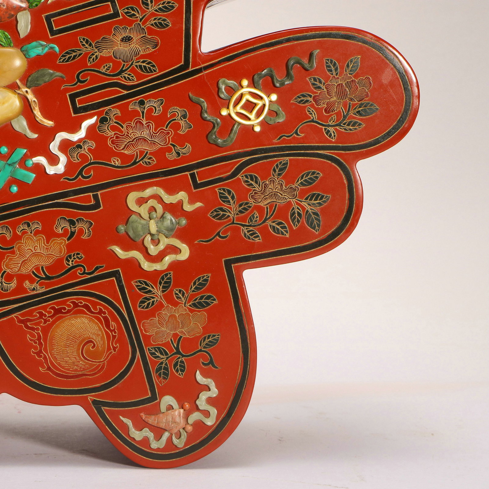 A Chinese lacquerware covered box - 7