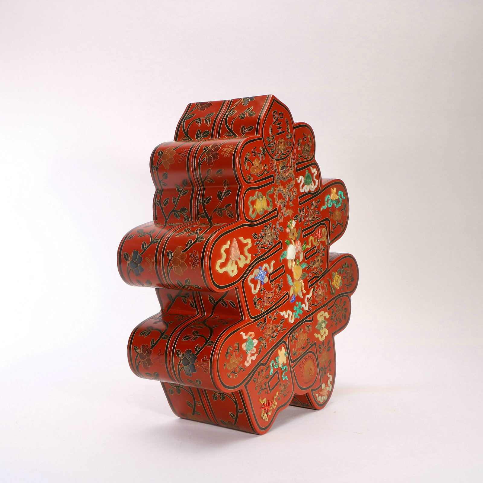 A Chinese lacquerware covered box - 8