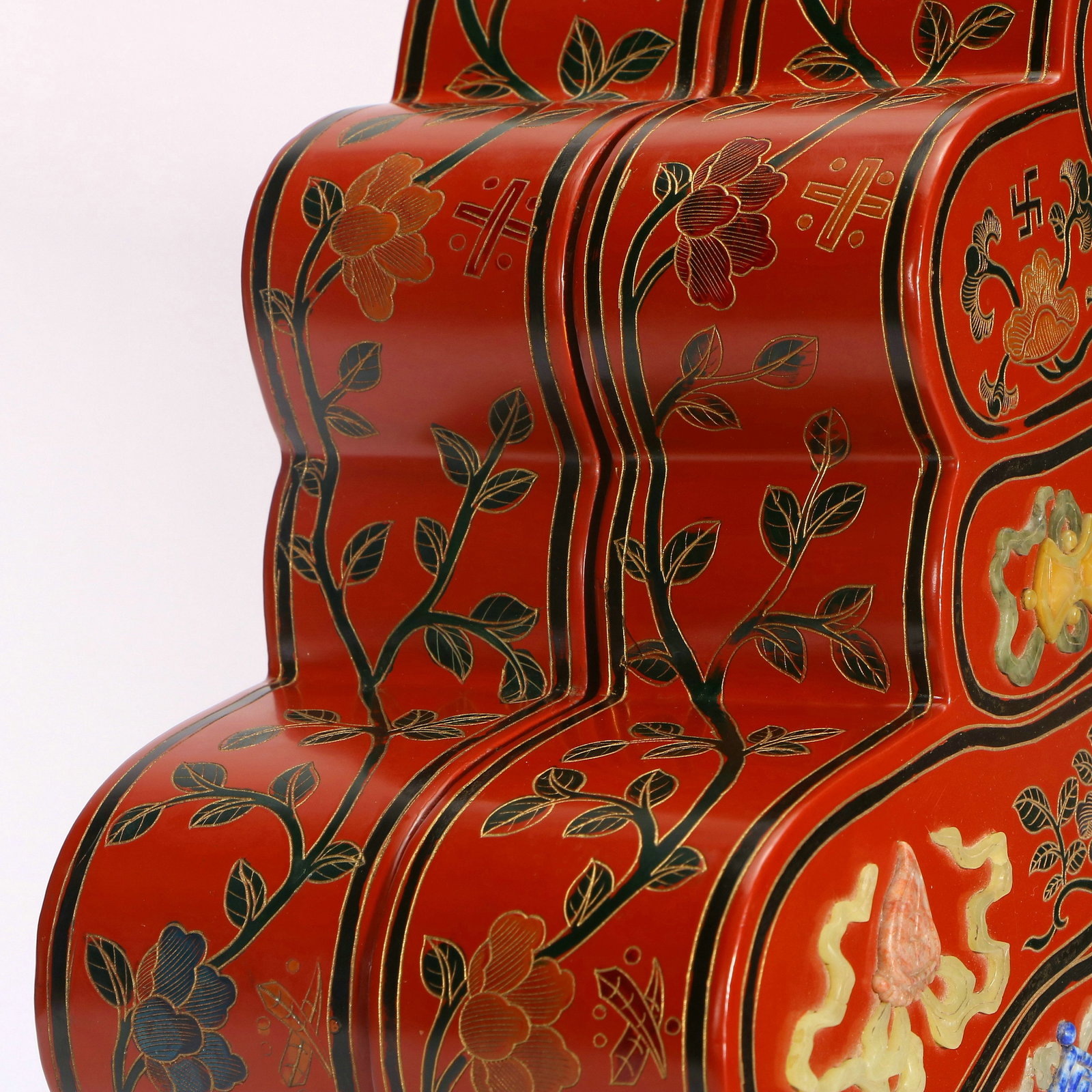 A Chinese lacquerware covered box - 9