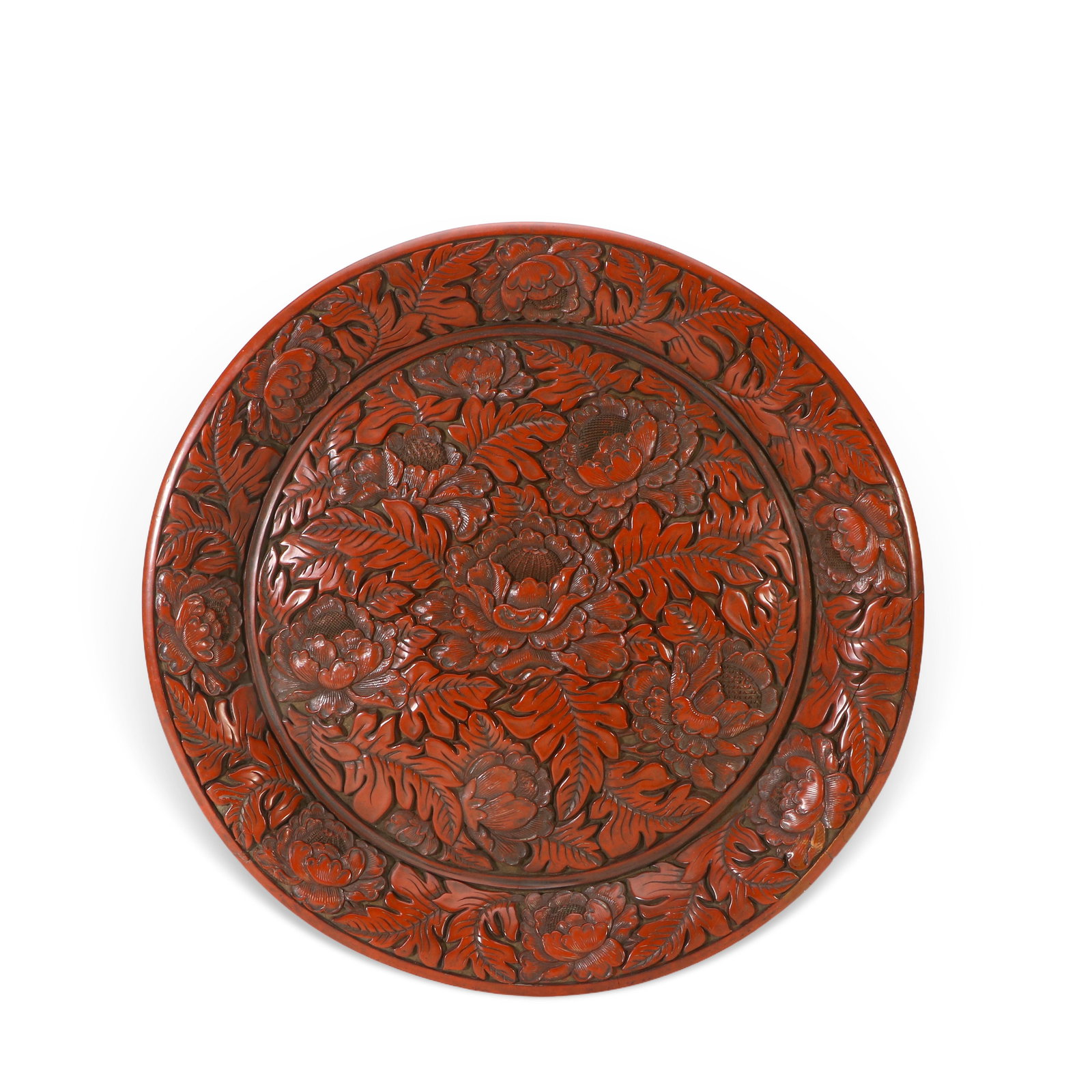 A Chinese lacquerware plate: The entire plate is carved with patterns, with a diameter of 19 cm.