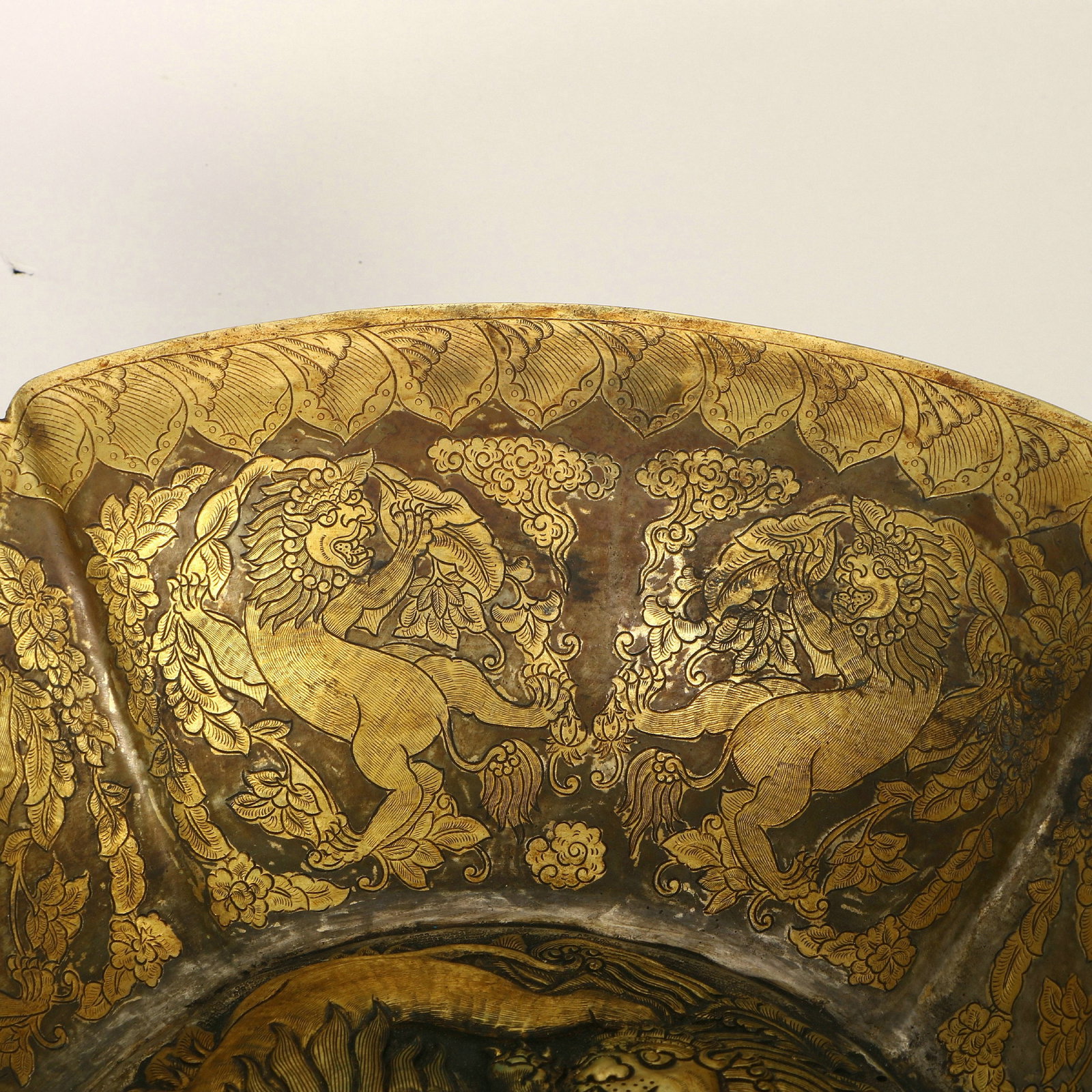 A gilded bronze basin - 6