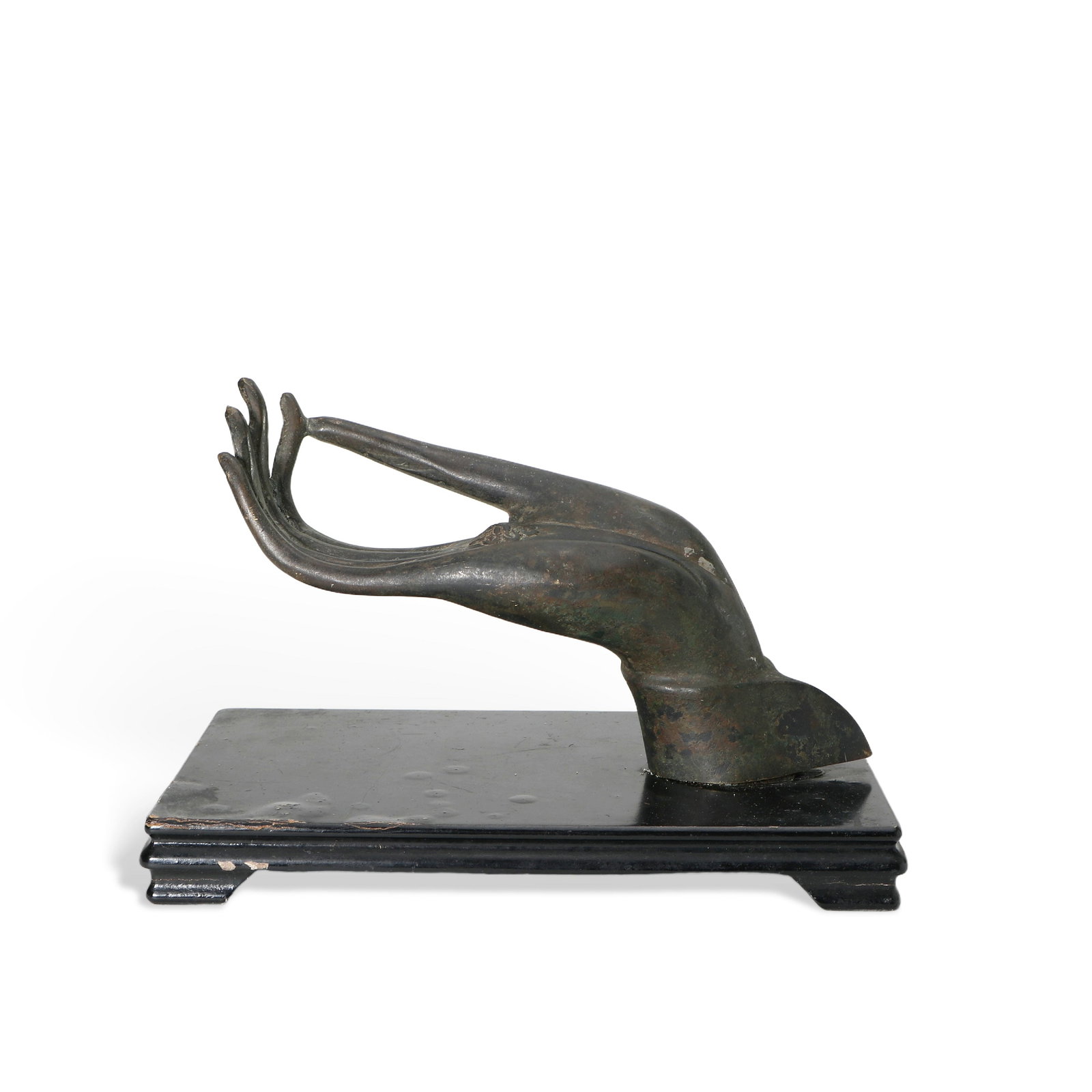 A bronze Buddha hand: Equipped with a wooden base, 22cm long, 13cm high, 7cm thick