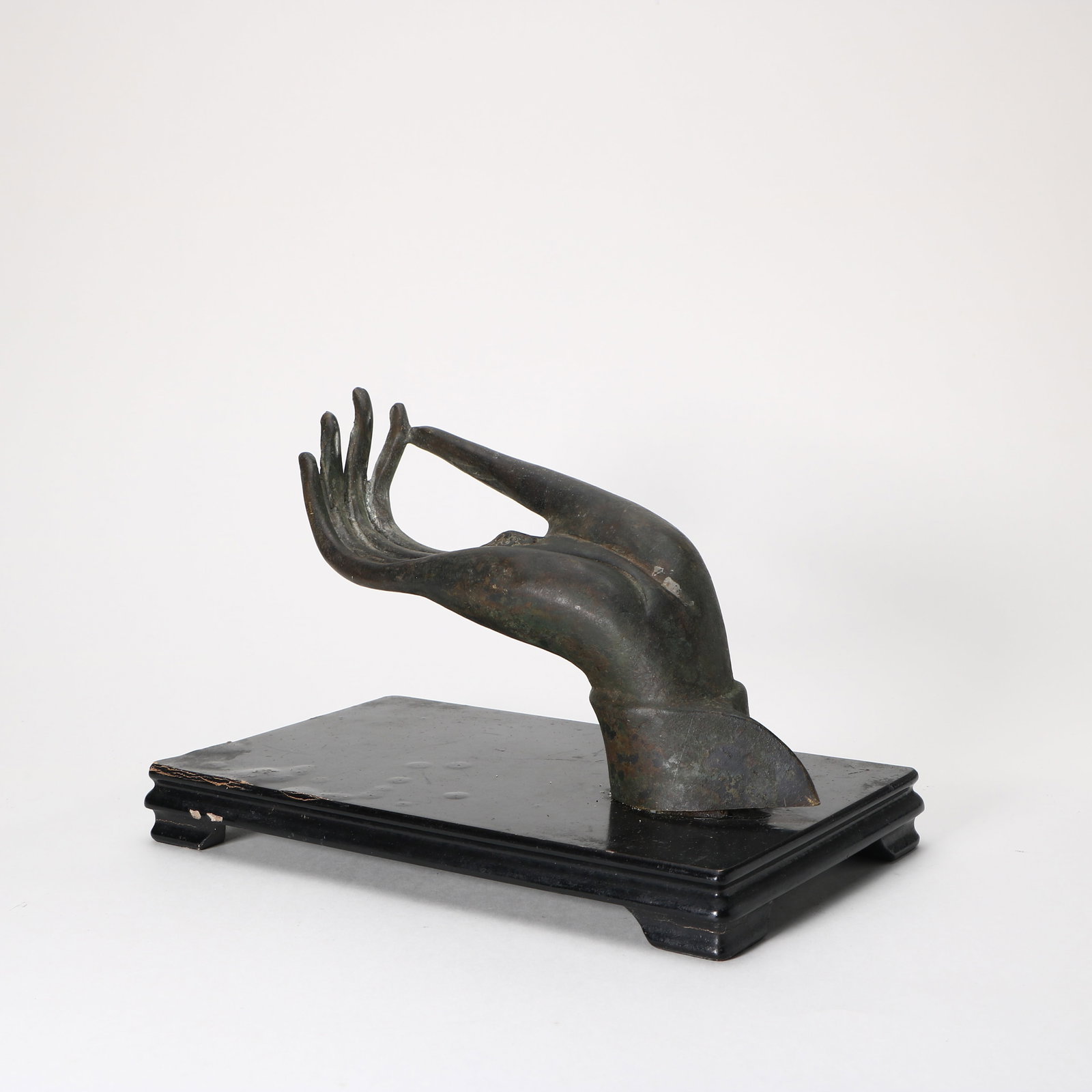 A bronze Buddha hand - 2