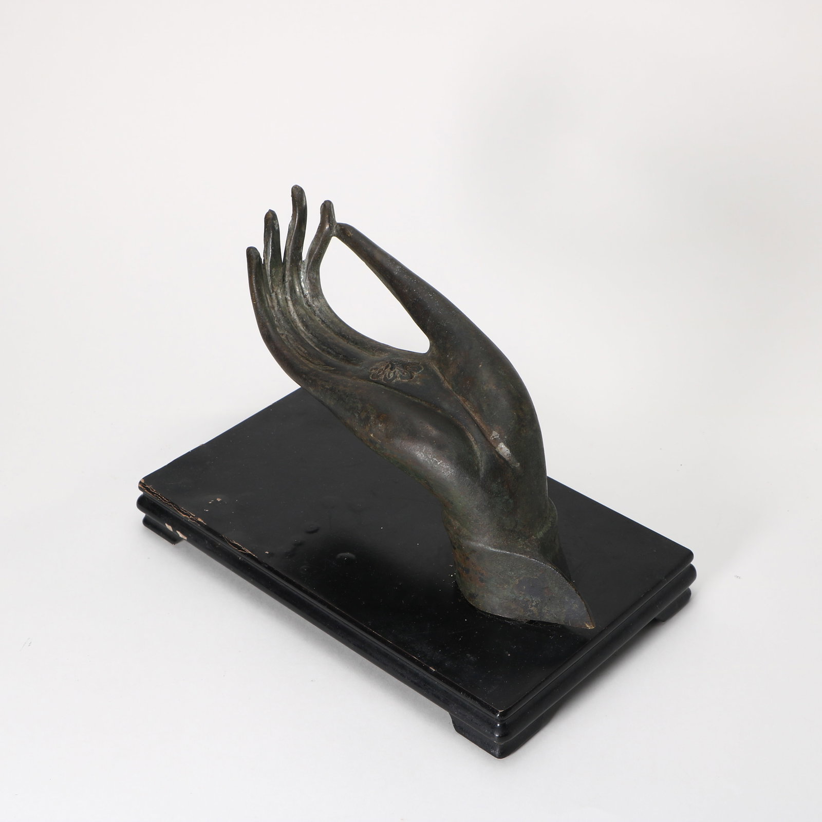 A bronze Buddha hand - 6