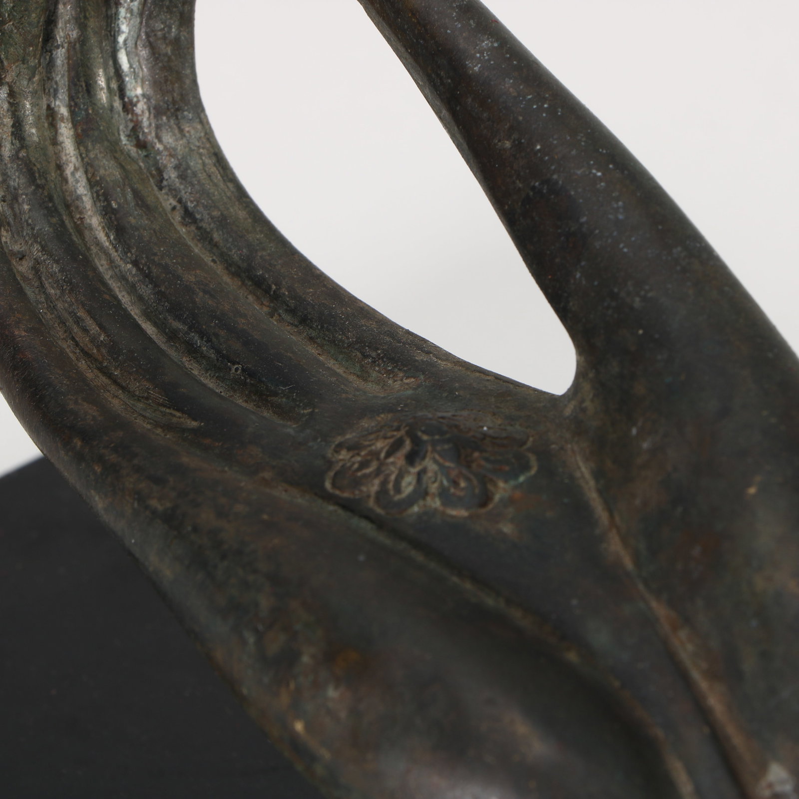 A bronze Buddha hand - 7