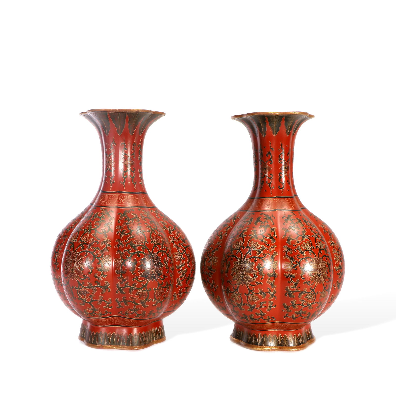 A pair of Chinese lacquer vases: The bottle has exquisite patterns, 30cm high with an 11cm opening.