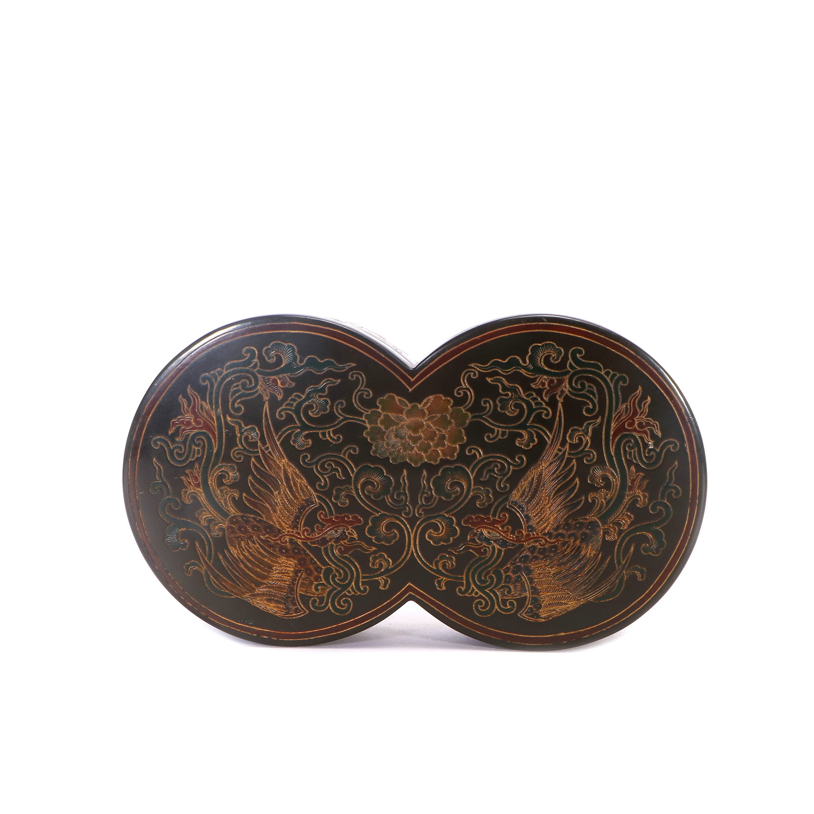 A Chinese lacquered covered box: The shape consists of two overlapping circles, with phoenix patterns carved on both sides, height 4.5 cm, diameter 19 cm