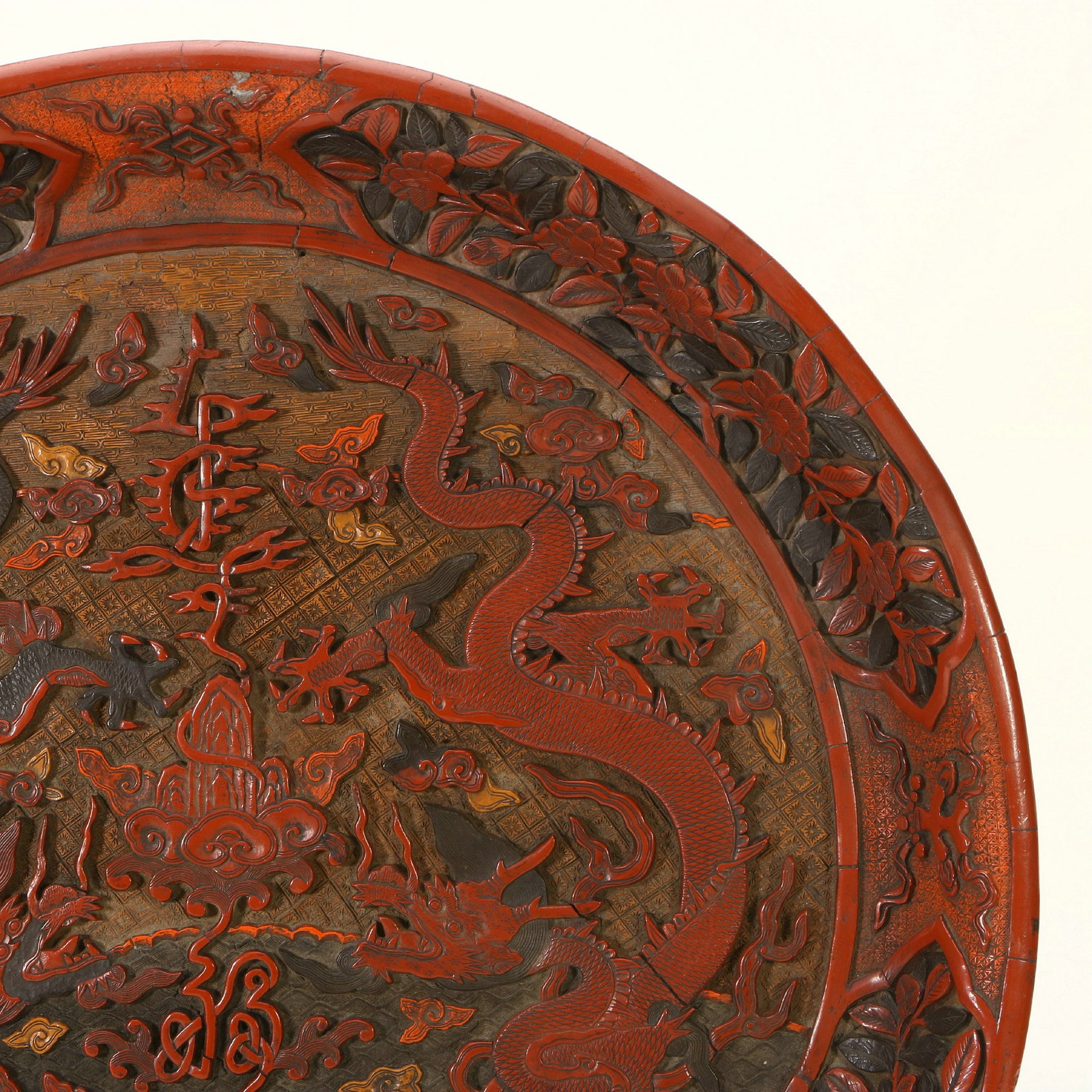 A Chinese lacquerware plate - 3